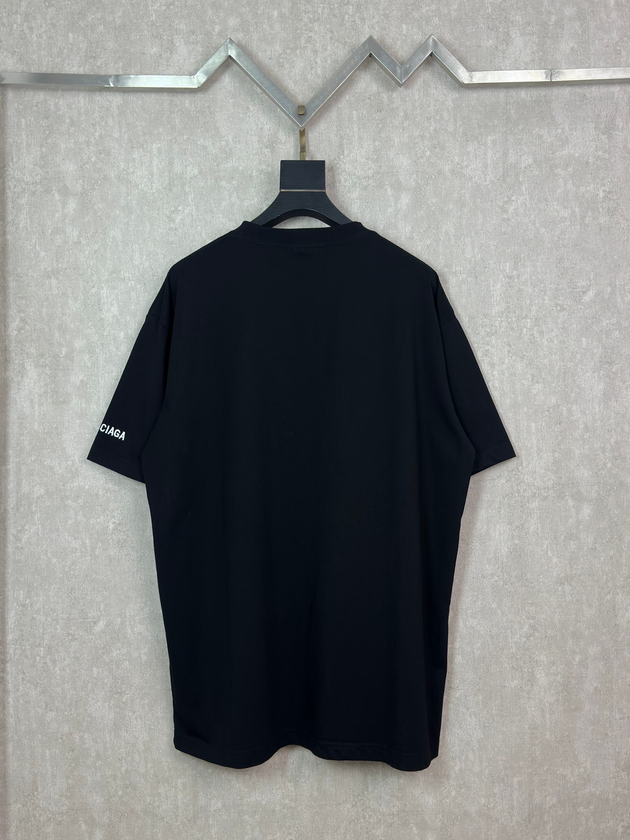 Balenciaga 款式:Balenciaga巴黎世家2026新款HBO联名白墨直喷 短袖T恤