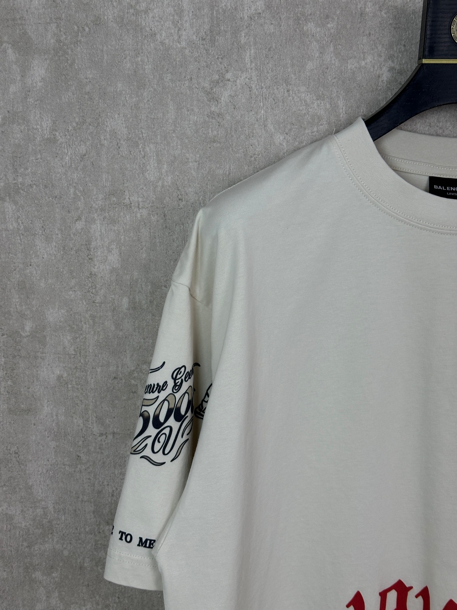 Balenciaga 款式:Balenciaga巴黎世家2026新款Tattoo系列1917白墨直喷图案 短袖T恤