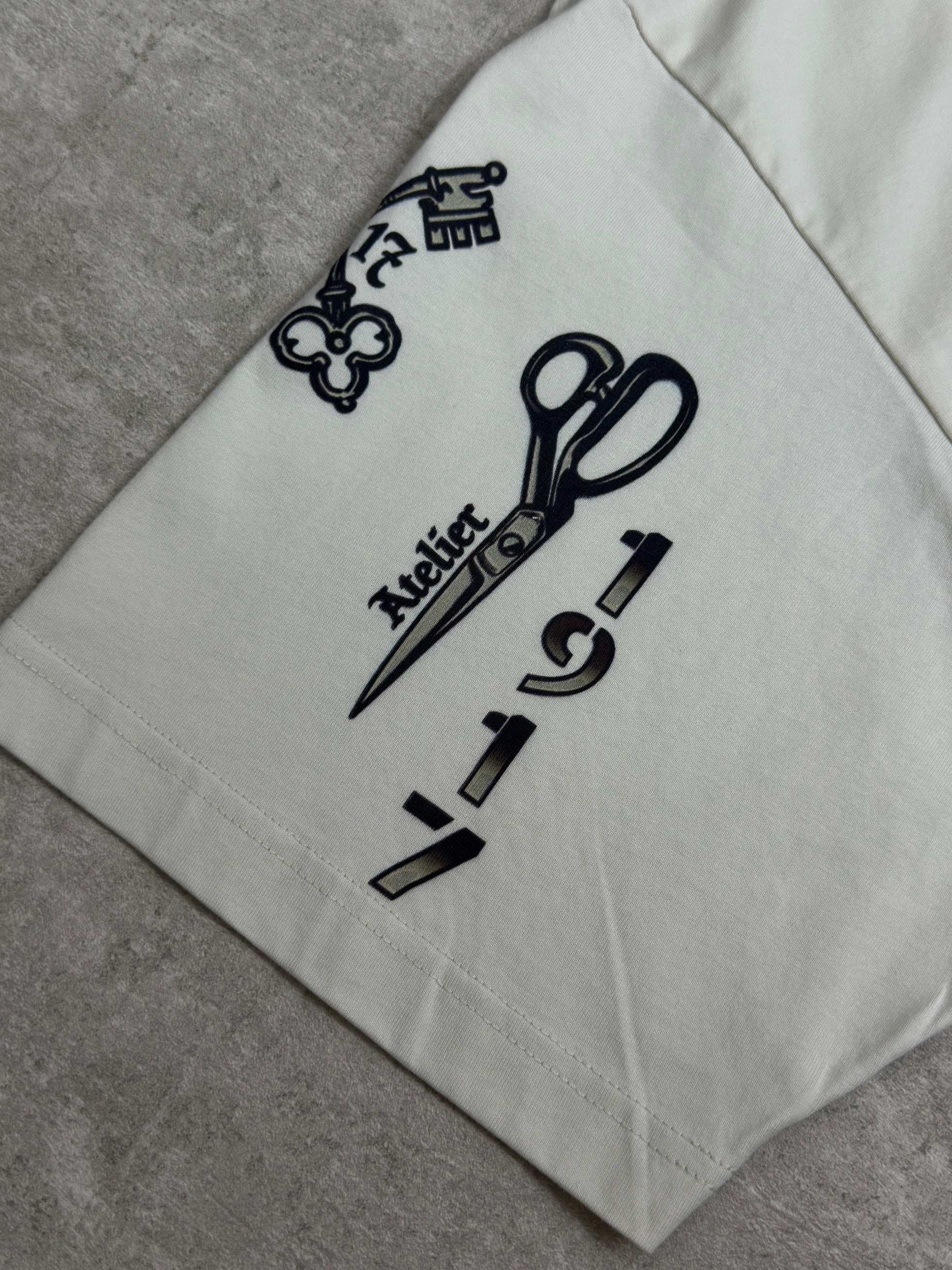 Balenciaga 款式:Balenciaga巴黎世家2026新款Tattoo系列1917白墨直喷图案 短袖T恤