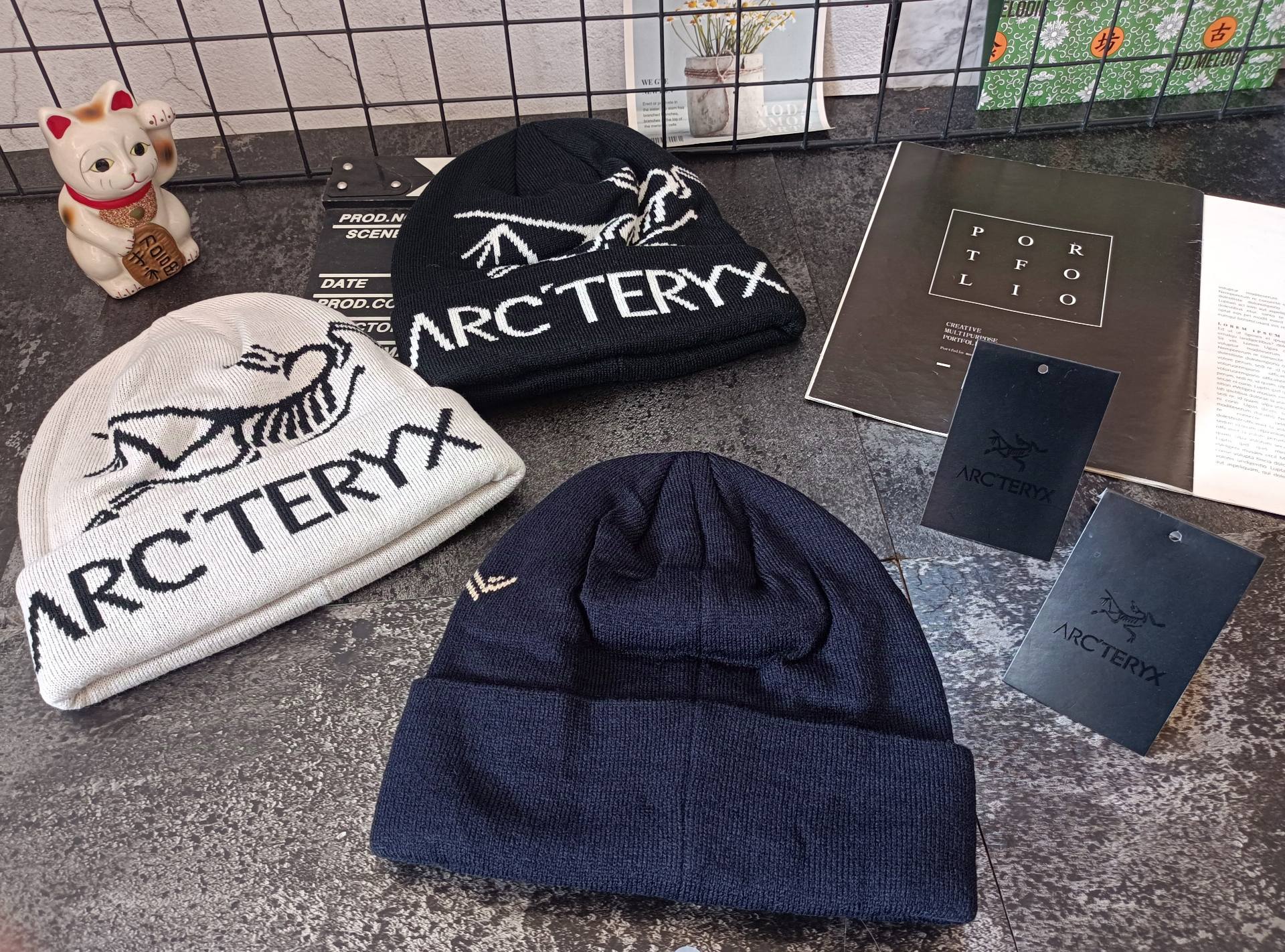 💰55 ARC'TERYX始祖鸟 王一博同款 毛线帽/冷帽
颜色:黑色/藏青/灰色   面料:高密度加厚针织
外贸尾单 官网售价525+ 
双层面料加厚款 零下20度都不怕
翻边设计 厚实有质感 舒适透气
弹力极佳 男女通用 低调 奢华 百搭
冬季出门必备品 户外徒步旅行等首选