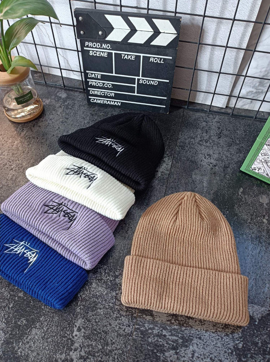 💰50
 斯图西/stussy 刺绣大标 5色 冷帽/毛线帽
颜色:黑色/白色/蓝色/卡其/紫色
秋冬款 男女情侣款 各路明星网红同款 
帽身正前方大标logo 辨识度极高
采用高密度针织面料 保暖舒适透气
潮流百搭 时尚运动 海外版新款