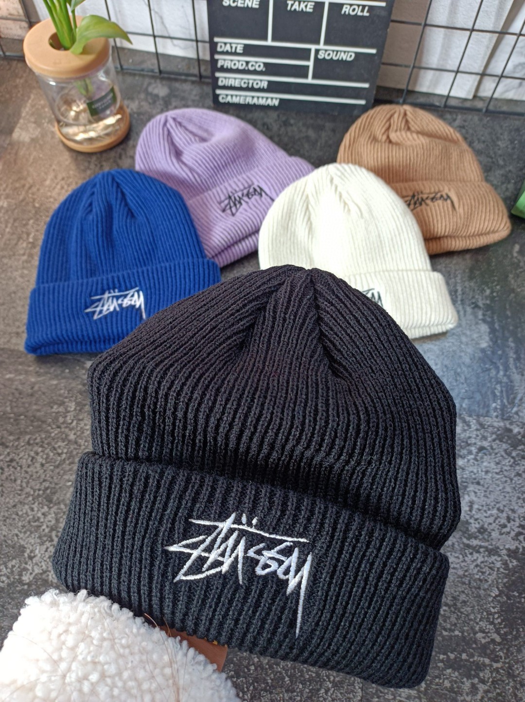 💰50
 斯图西/stussy 刺绣大标 5色 冷帽/毛线帽
颜色:黑色/白色/蓝色/卡其/紫色
秋冬款 男女情侣款 各路明星网红同款 
帽身正前方大标logo 辨识度极高
采用高密度针织面料 保暖舒适透气
潮流百搭 时尚运动 海外版新款