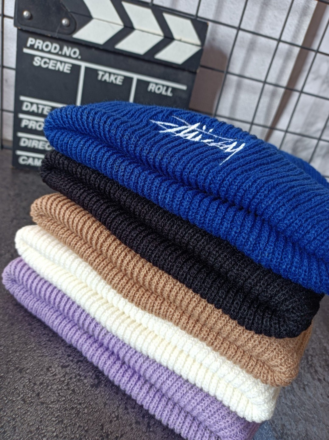 💰50
 斯图西/stussy 刺绣大标 5色 冷帽/毛线帽
颜色:黑色/白色/蓝色/卡其/紫色
秋冬款 男女情侣款 各路明星网红同款 
帽身正前方大标logo 辨识度极高
采用高密度针织面料 保暖舒适透气
潮流百搭 时尚运动 海外版新款