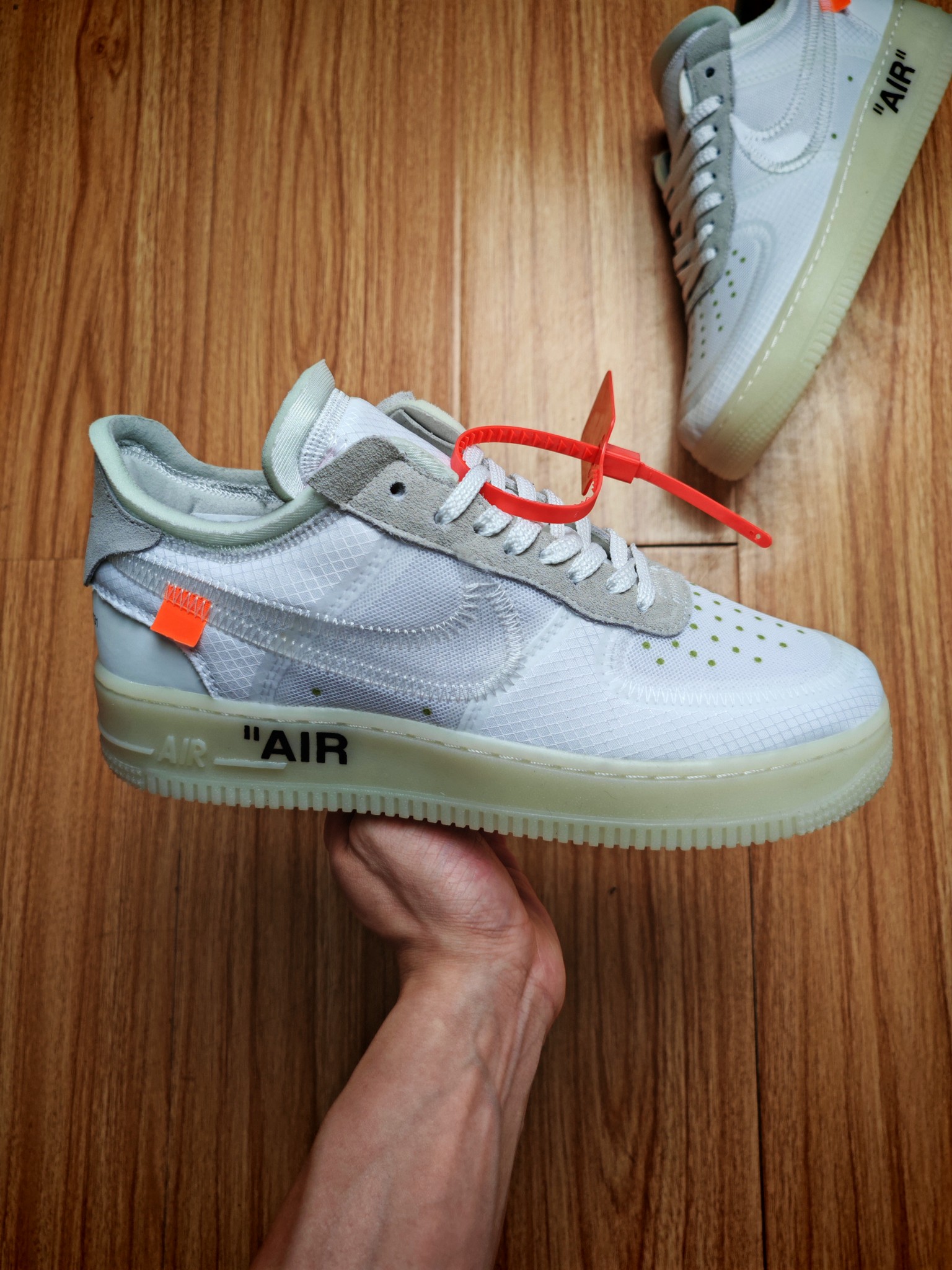 福利特惠
💰99 合作私
Nike Air Force 1 '07 Low 
 原楦头原纸板 打造纯正空军版型 #专注外贸渠道 全掌内置蜂窝气垫 #原盒配件 原厂中底钢印、拉帮完美 官方同步上架
Size 36 36.5 37.5 38 38.5 39 40 40.5 41 42 42.5 43 44 44.5 45