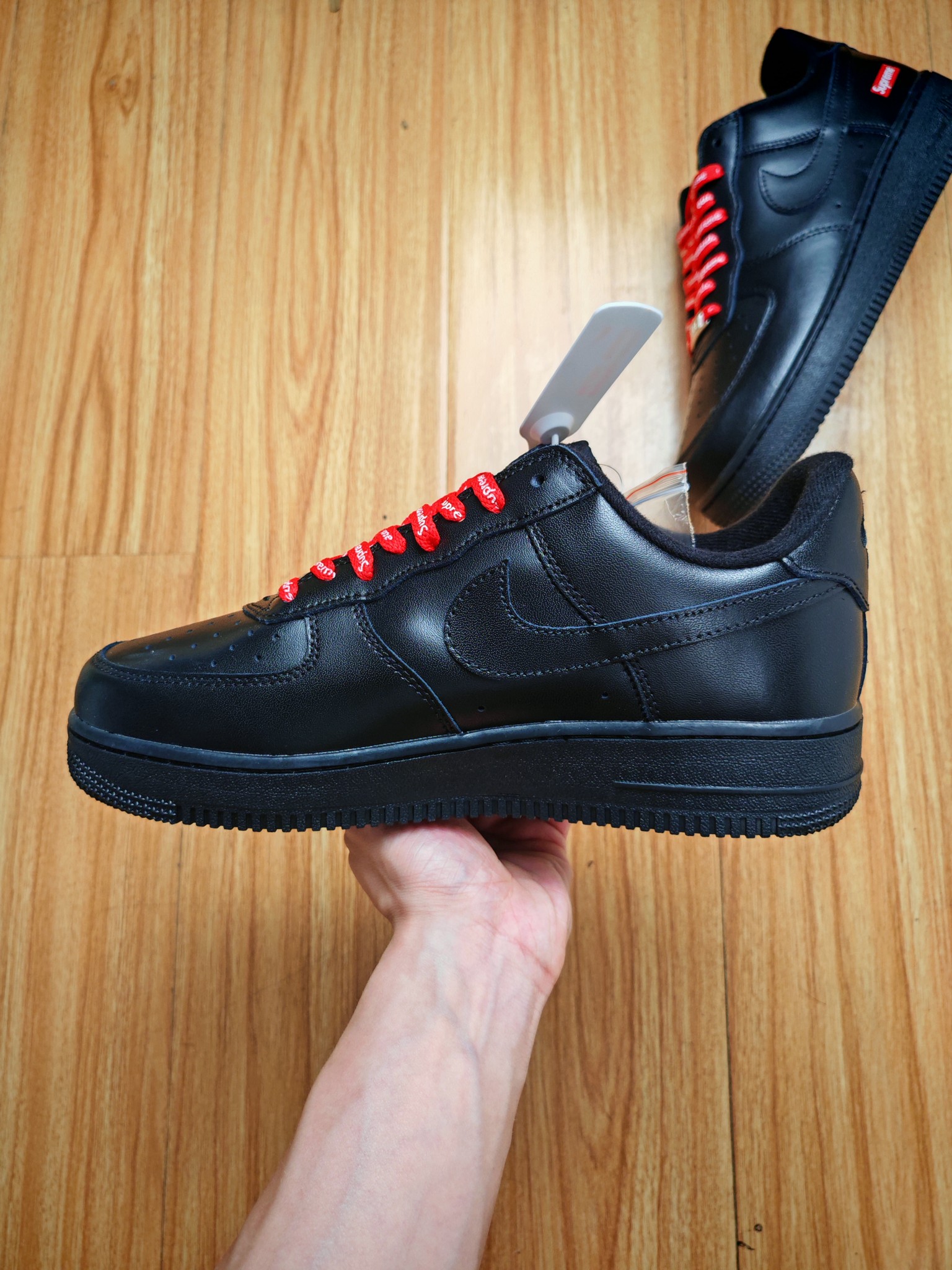 福利特惠
💰99 合作私
Nike Air Force 1 '07 Low 
 原楦头原纸板 打造纯正空军版型 #专注外贸渠道 全掌内置蜂窝气垫 #原盒配件 原厂中底钢印、拉帮完美 官方同步上架
Size 36 36.5 37.5 38 38.5 39 40 40.5 41 42 42.5 43 44 44.5 45