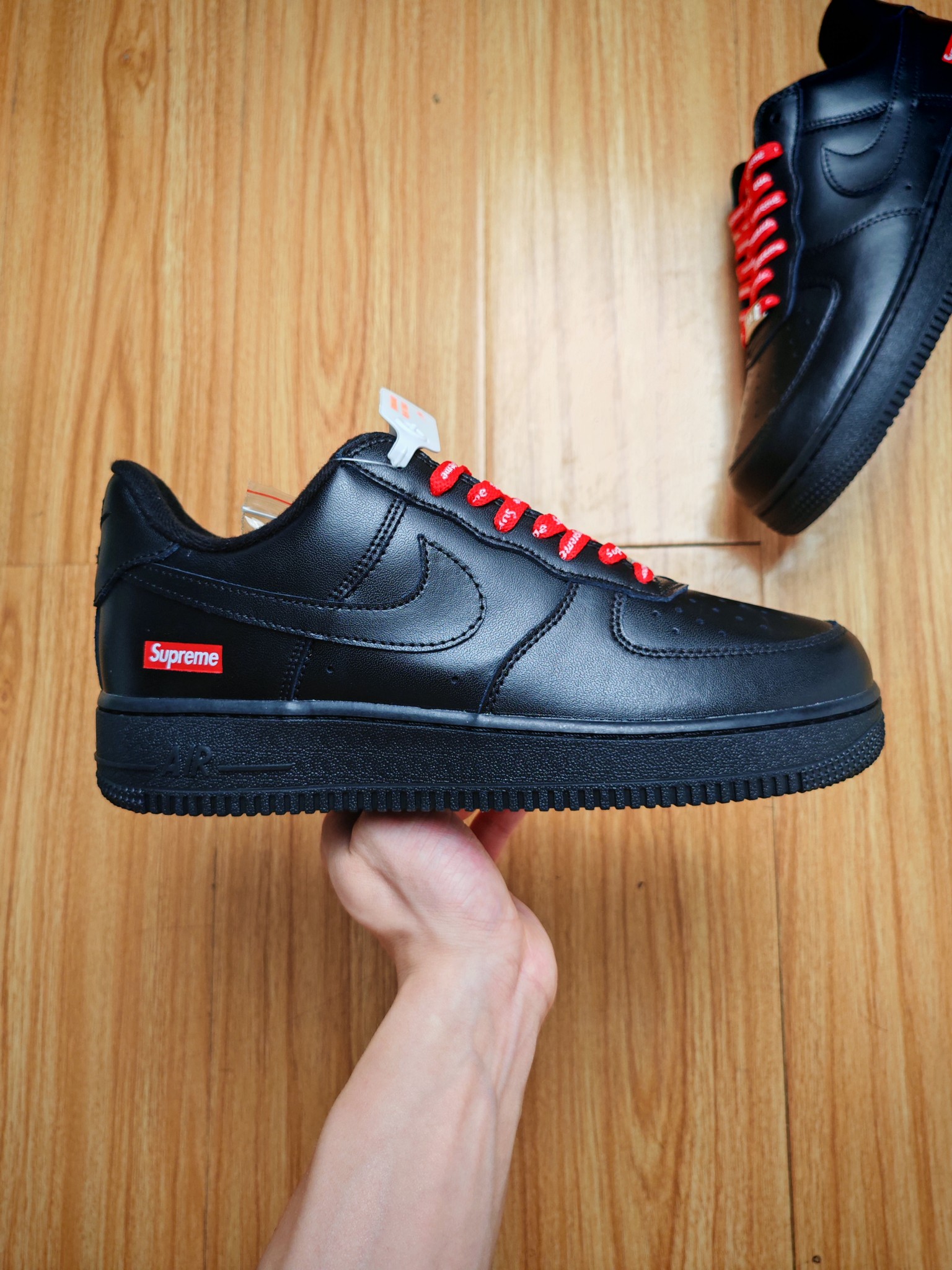 福利特惠
💰99 合作私
Nike Air Force 1 '07 Low 
 原楦头原纸板 打造纯正空军版型 #专注外贸渠道 全掌内置蜂窝气垫 #原盒配件 原厂中底钢印、拉帮完美 官方同步上架
Size 36 36.5 37.5 38 38.5 39 40 40.5 41 42 42.5 43 44 44.5 45