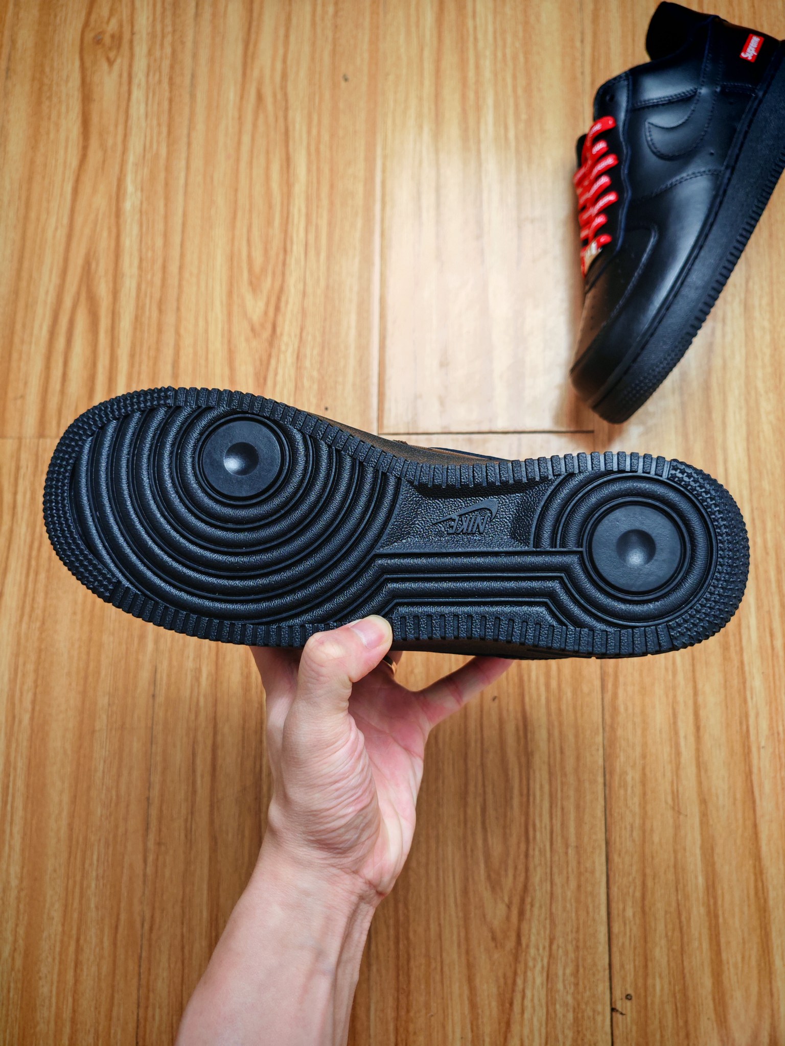 福利特惠
💰99 合作私
Nike Air Force 1 '07 Low 
 原楦头原纸板 打造纯正空军版型 #专注外贸渠道 全掌内置蜂窝气垫 #原盒配件 原厂中底钢印、拉帮完美 官方同步上架
Size 36 36.5 37.5 38 38.5 39 40 40.5 41 42 42.5 43 44 44.5 45