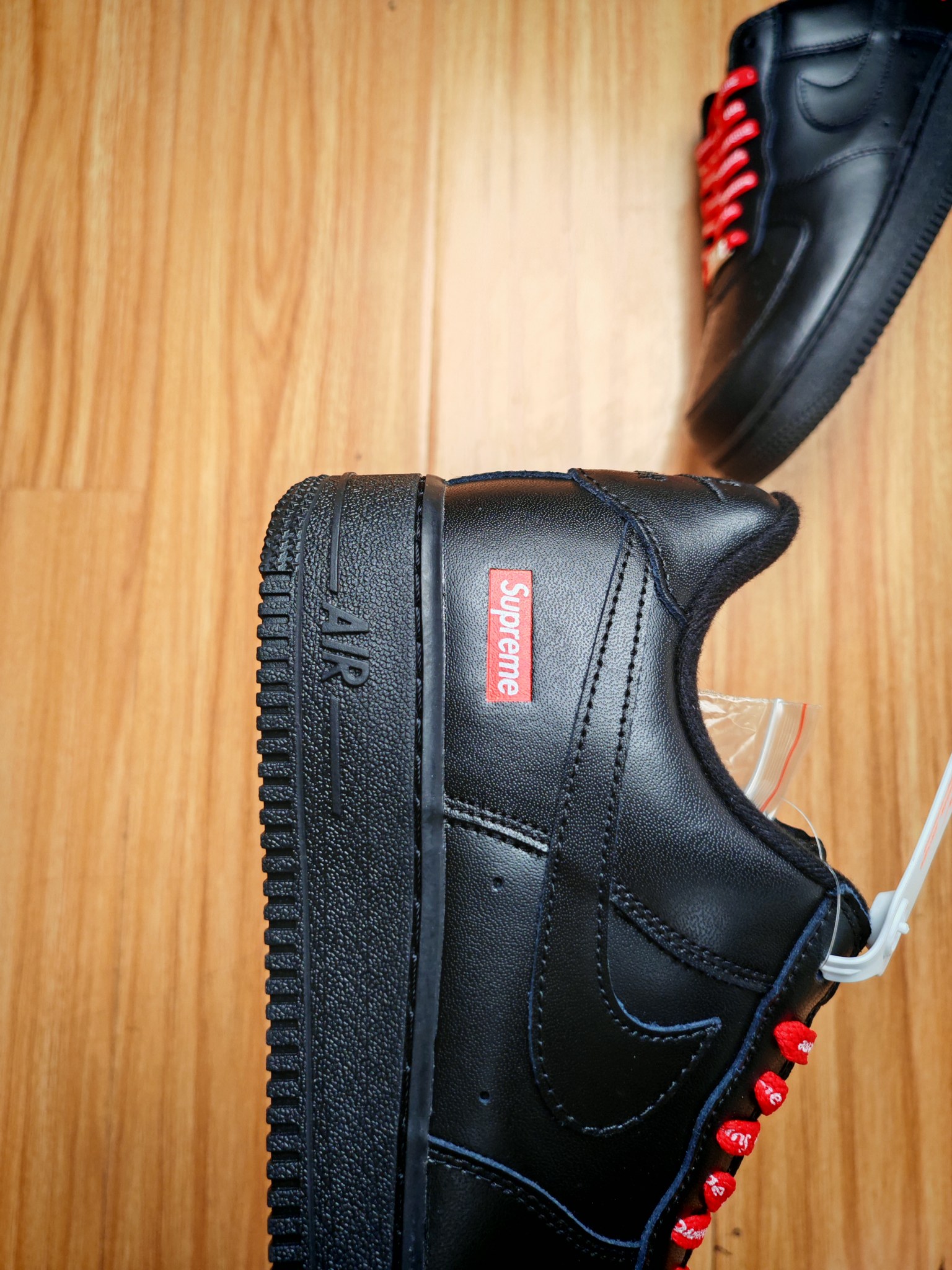 福利特惠
💰99 合作私
Nike Air Force 1 '07 Low 
 原楦头原纸板 打造纯正空军版型 #专注外贸渠道 全掌内置蜂窝气垫 #原盒配件 原厂中底钢印、拉帮完美 官方同步上架
Size 36 36.5 37.5 38 38.5 39 40 40.5 41 42 42.5 43 44 44.5 45