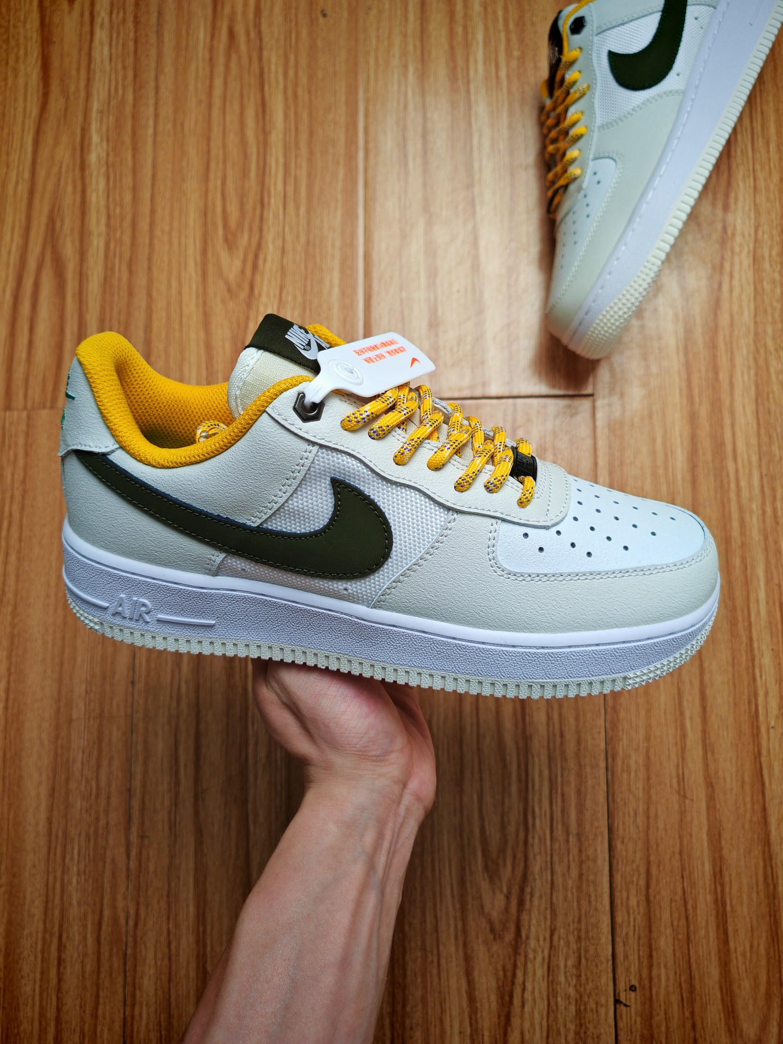 福利特惠
💰99 合作私
Nike Air Force 1 '07 Low 
 原楦头原纸板 打造纯正空军版型 #专注外贸渠道 全掌内置蜂窝气垫 #原盒配件 原厂中底钢印、拉帮完美 官方同步上架
Size 36 36.5 37.5 38 38.5 39 40 40.5 41 42 42.5 43 44 44.5 45