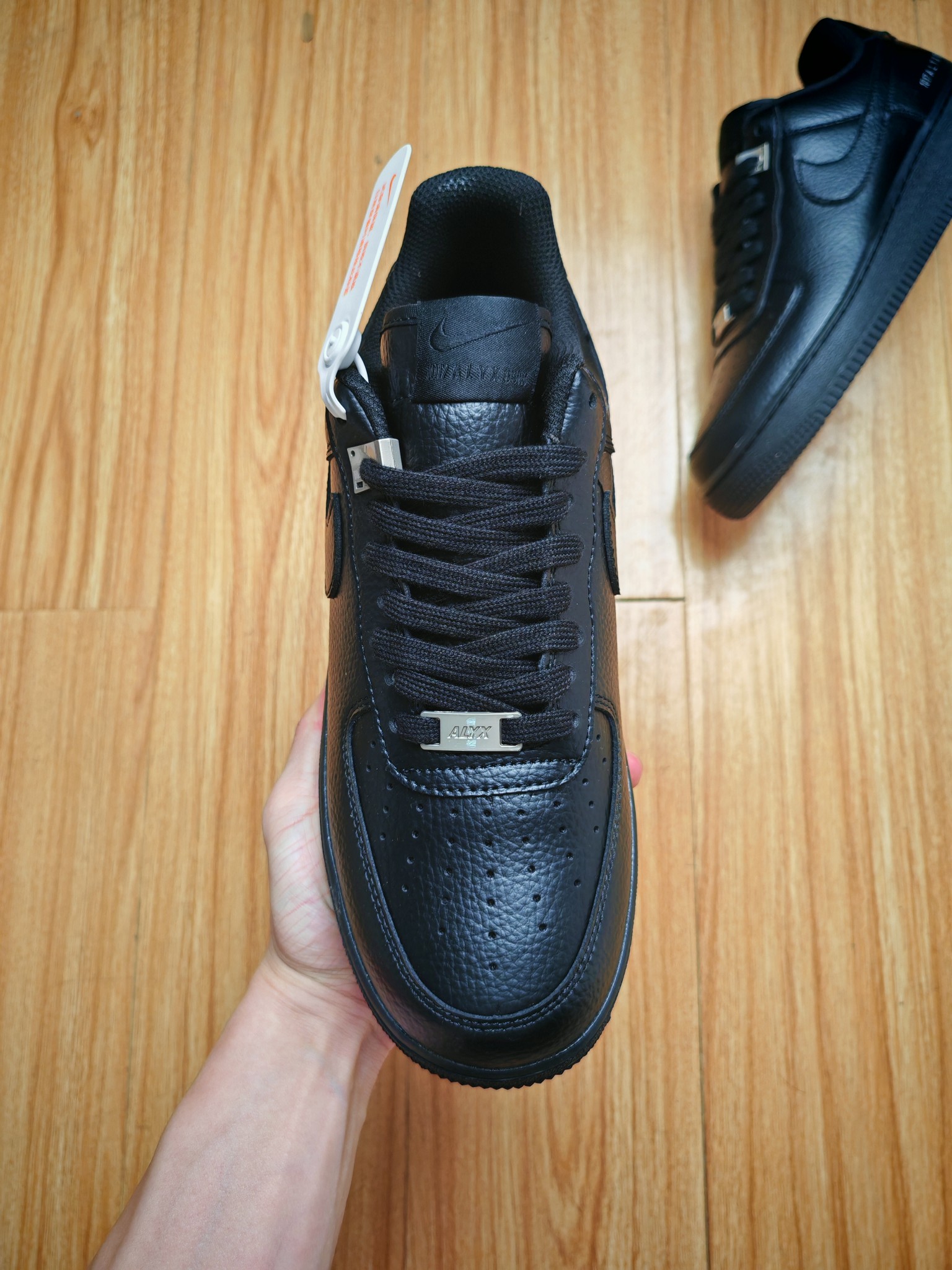 福利特惠
💰99 合作私
Nike Air Force 1 '07 Low 
 原楦头原纸板 打造纯正空军版型 #专注外贸渠道 全掌内置蜂窝气垫 #原盒配件 原厂中底钢印、拉帮完美 官方同步上架
Size 36 36.5 37.5 38 38.5 39 40 40.5 41 42 42.5 43 44 44.5 45