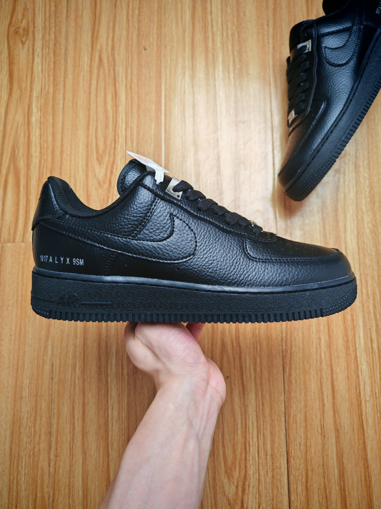 福利特惠
💰99 合作私
Nike Air Force 1 '07 Low 
 原楦头原纸板 打造纯正空军版型 #专注外贸渠道 全掌内置蜂窝气垫 #原盒配件 原厂中底钢印、拉帮完美 官方同步上架
Size 36 36.5 37.5 38 38.5 39 40 40.5 41 42 42.5 43 44 44.5 45