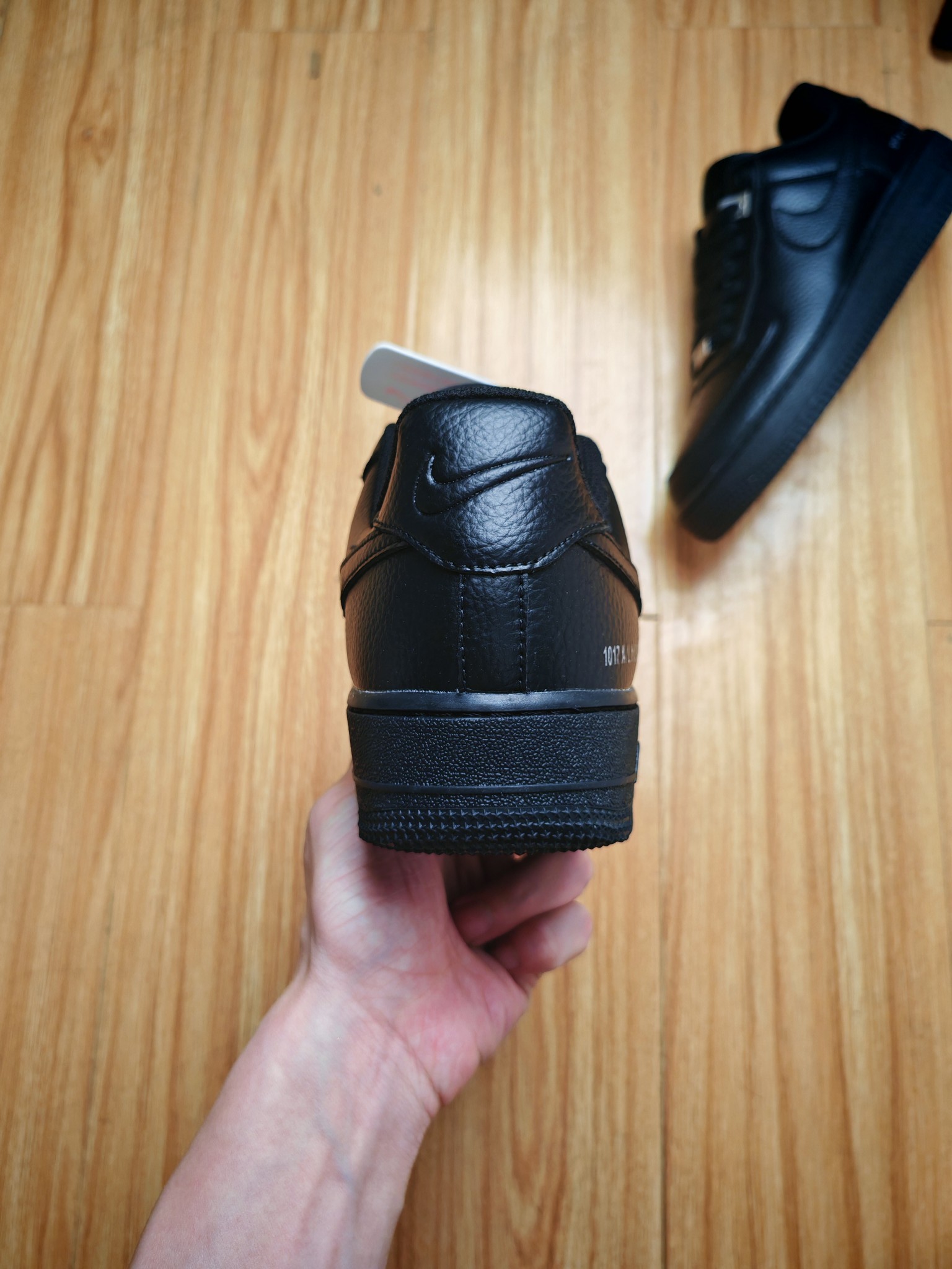 福利特惠
💰99 合作私
Nike Air Force 1 '07 Low 
 原楦头原纸板 打造纯正空军版型 #专注外贸渠道 全掌内置蜂窝气垫 #原盒配件 原厂中底钢印、拉帮完美 官方同步上架
Size 36 36.5 37.5 38 38.5 39 40 40.5 41 42 42.5 43 44 44.5 45