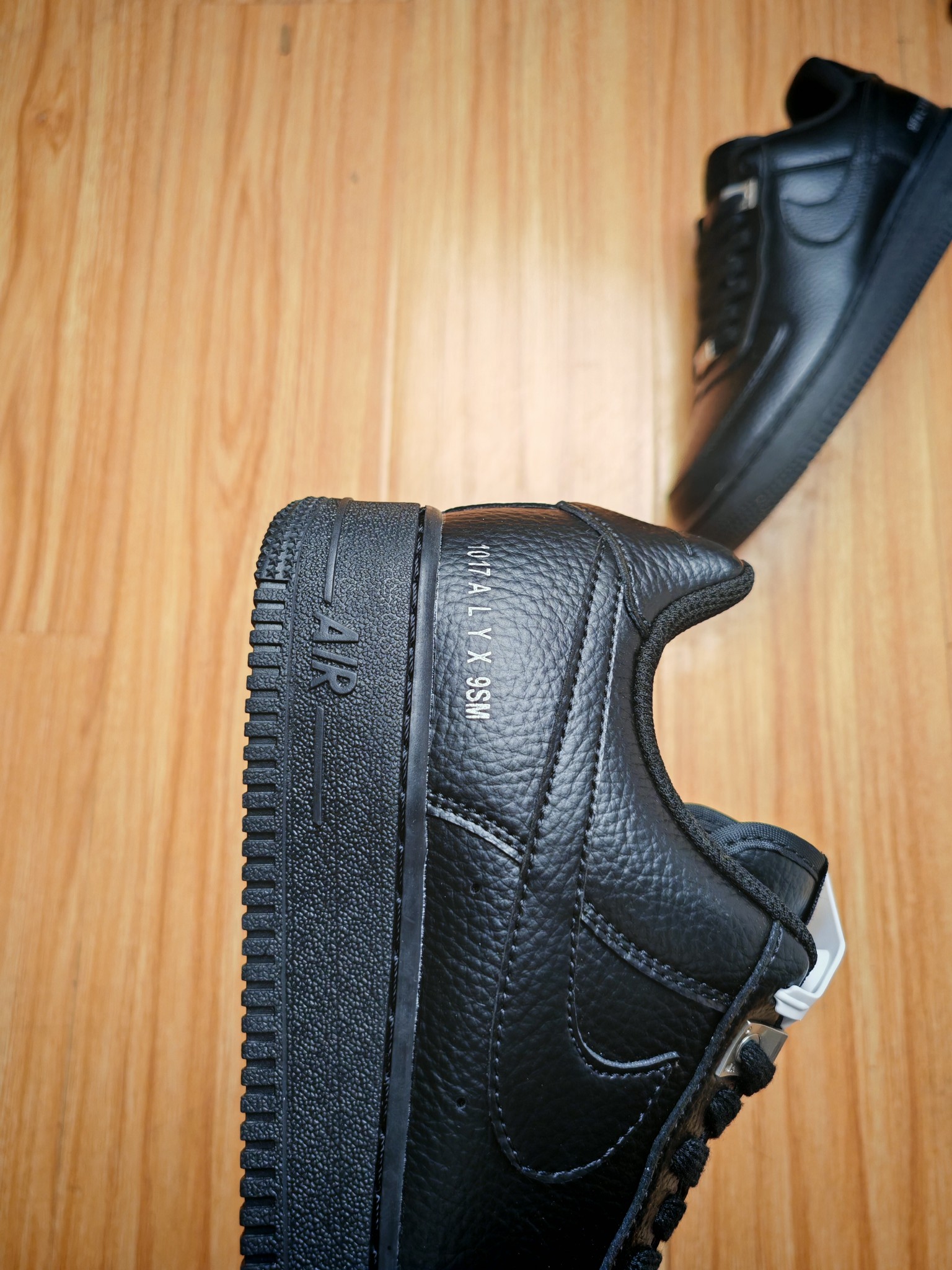 福利特惠
💰99 合作私
Nike Air Force 1 '07 Low 
 原楦头原纸板 打造纯正空军版型 #专注外贸渠道 全掌内置蜂窝气垫 #原盒配件 原厂中底钢印、拉帮完美 官方同步上架
Size 36 36.5 37.5 38 38.5 39 40 40.5 41 42 42.5 43 44 44.5 45