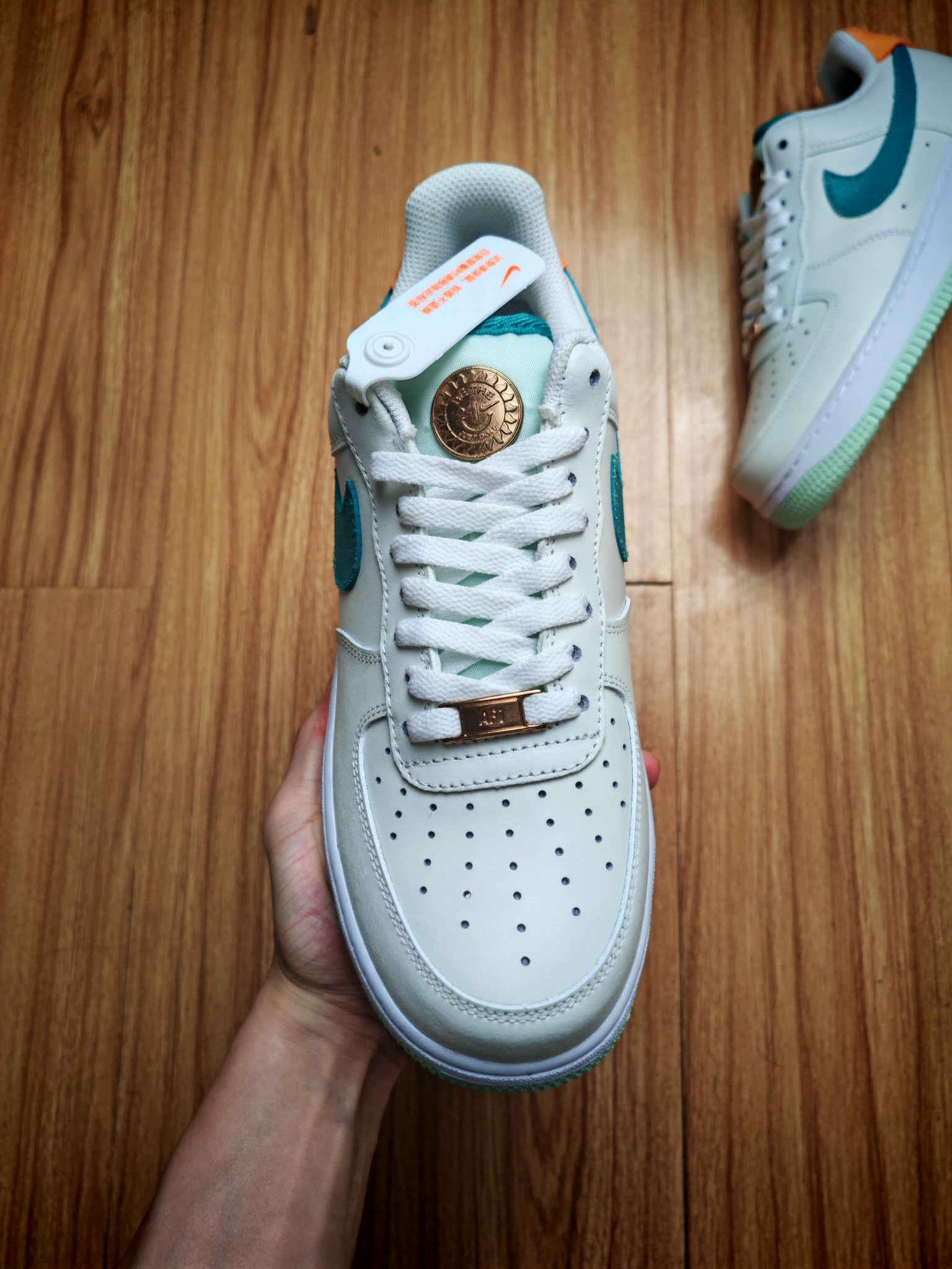 福利特惠
💰99 合作私
Nike Air Force 1 '07 Low 
 原楦头原纸板 打造纯正空军版型 #专注外贸渠道 全掌内置蜂窝气垫 #原盒配件 原厂中底钢印、拉帮完美 官方同步上架
Size 36 36.5 37.5 38 38.5 39 40 40.5 41 42 42.5 43 44 44.5 45