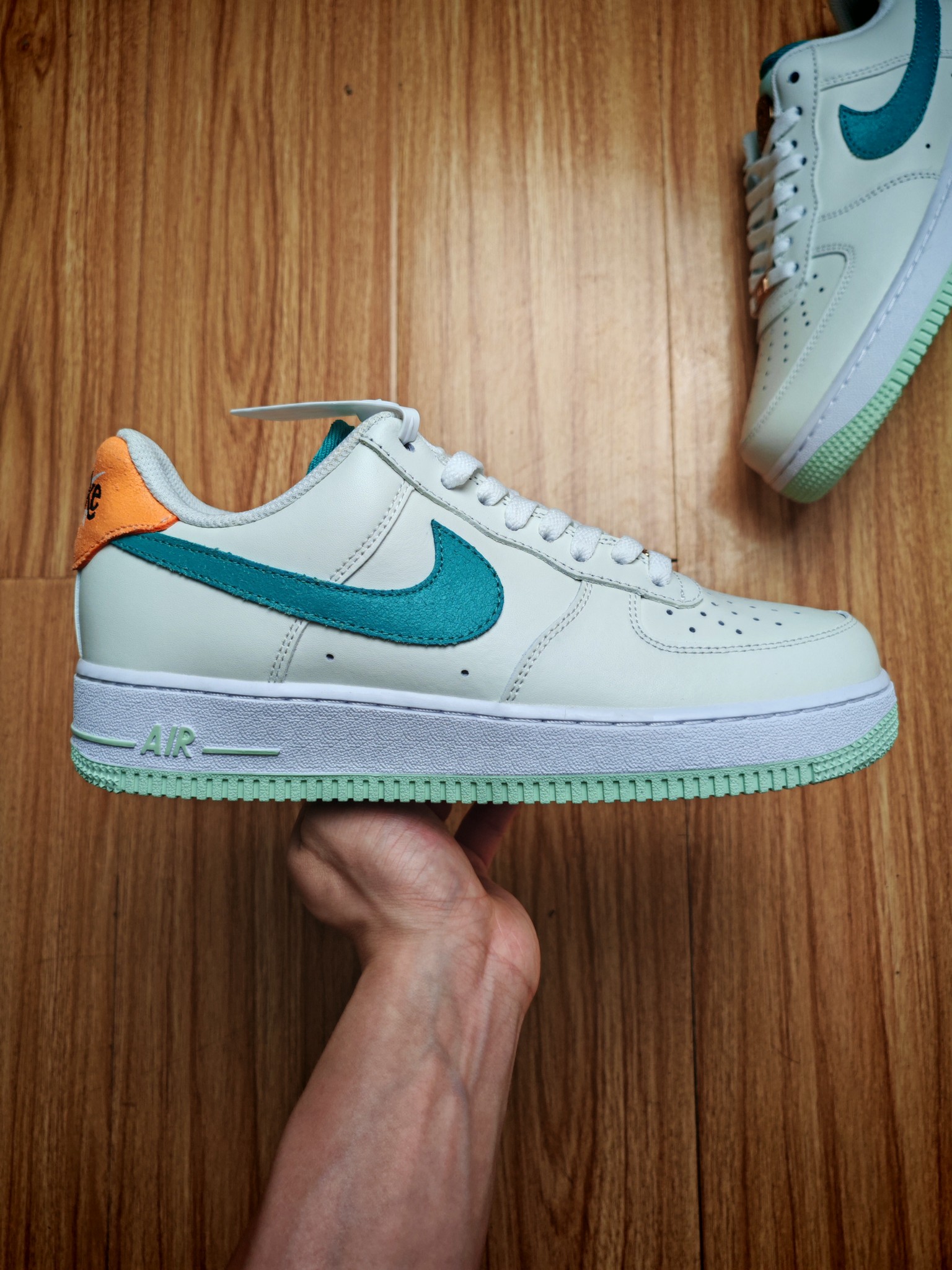 福利特惠
💰99 合作私
Nike Air Force 1 '07 Low 
 原楦头原纸板 打造纯正空军版型 #专注外贸渠道 全掌内置蜂窝气垫 #原盒配件 原厂中底钢印、拉帮完美 官方同步上架
Size 36 36.5 37.5 38 38.5 39 40 40.5 41 42 42.5 43 44 44.5 45