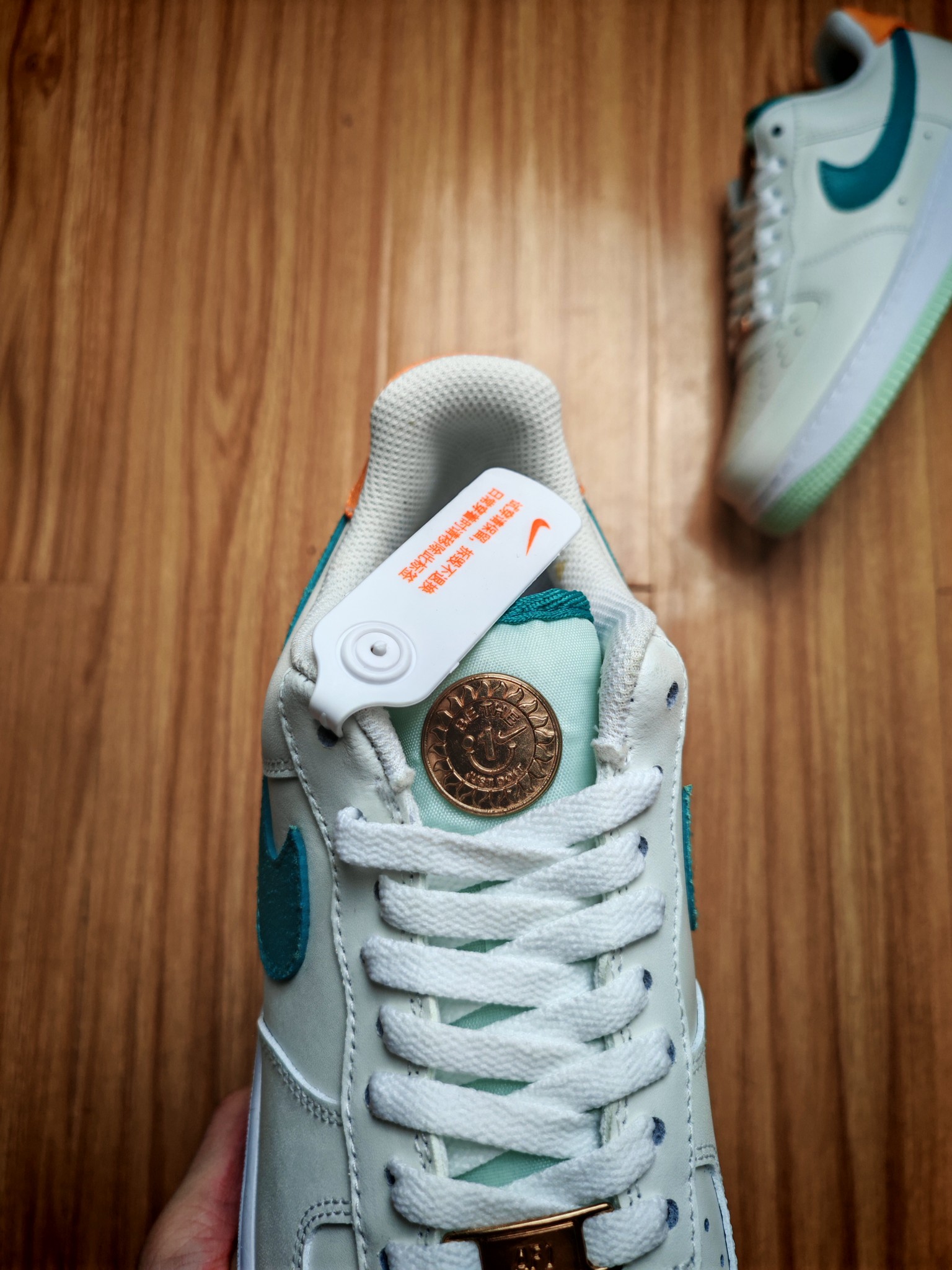 福利特惠
💰99 合作私
Nike Air Force 1 '07 Low 
 原楦头原纸板 打造纯正空军版型 #专注外贸渠道 全掌内置蜂窝气垫 #原盒配件 原厂中底钢印、拉帮完美 官方同步上架
Size 36 36.5 37.5 38 38.5 39 40 40.5 41 42 42.5 43 44 44.5 45
