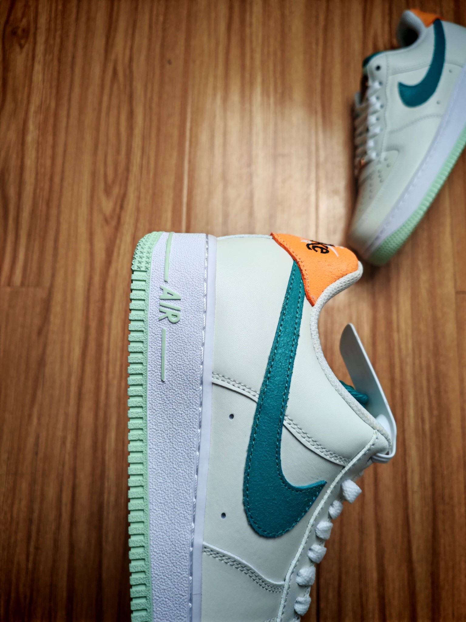 福利特惠
💰99 合作私
Nike Air Force 1 '07 Low 
 原楦头原纸板 打造纯正空军版型 #专注外贸渠道 全掌内置蜂窝气垫 #原盒配件 原厂中底钢印、拉帮完美 官方同步上架
Size 36 36.5 37.5 38 38.5 39 40 40.5 41 42 42.5 43 44 44.5 45