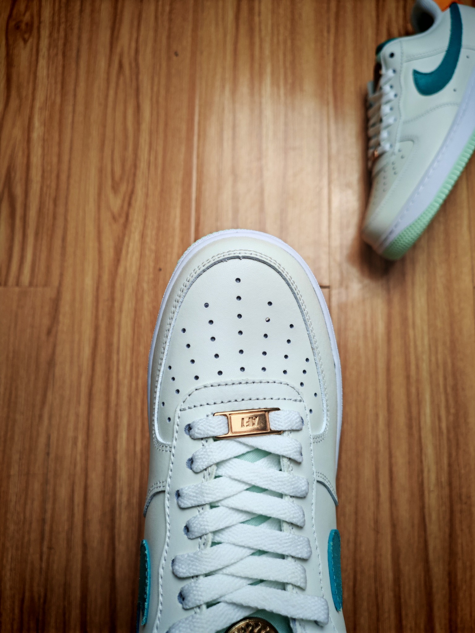 福利特惠
💰99 合作私
Nike Air Force 1 '07 Low 
 原楦头原纸板 打造纯正空军版型 #专注外贸渠道 全掌内置蜂窝气垫 #原盒配件 原厂中底钢印、拉帮完美 官方同步上架
Size 36 36.5 37.5 38 38.5 39 40 40.5 41 42 42.5 43 44 44.5 45
