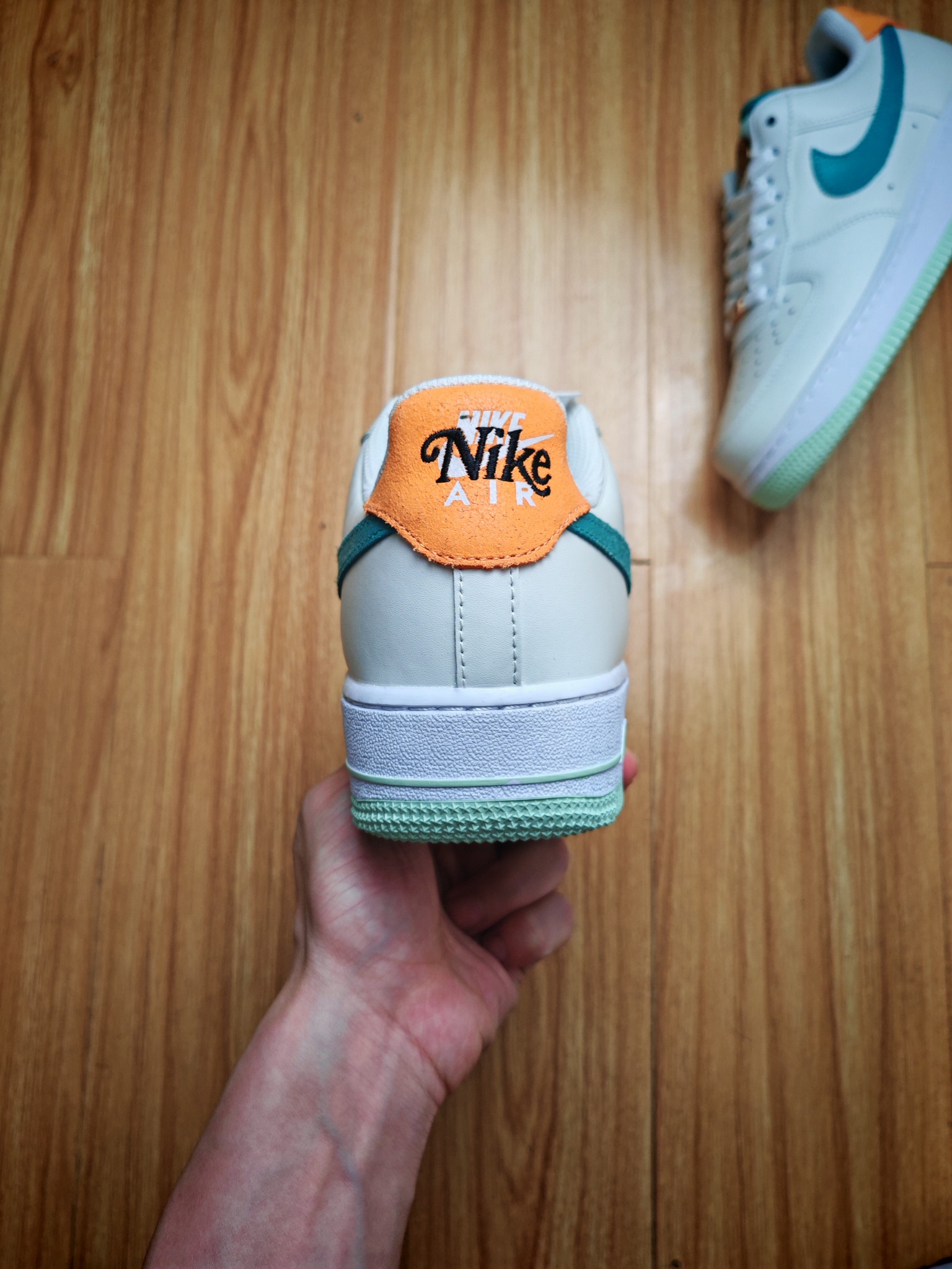 福利特惠
💰99 合作私
Nike Air Force 1 '07 Low 
 原楦头原纸板 打造纯正空军版型 #专注外贸渠道 全掌内置蜂窝气垫 #原盒配件 原厂中底钢印、拉帮完美 官方同步上架
Size 36 36.5 37.5 38 38.5 39 40 40.5 41 42 42.5 43 44 44.5 45