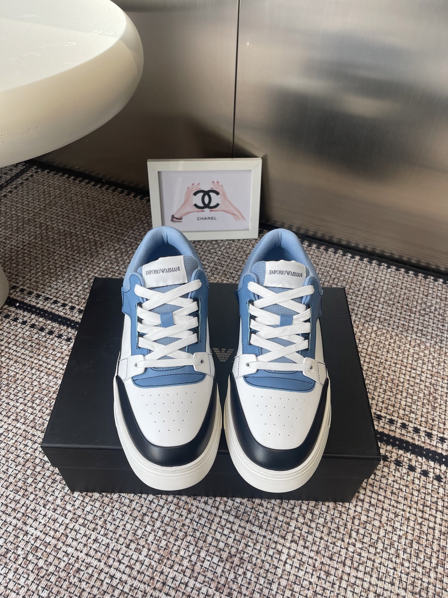 NO:668253,Armani Armani Autumn and Winter New Styles Casual Men's White Shoes Mainly Popular Models World-famous luxury brand, high-end series of sports and leisure men's shoes, with classic design to become the never-ending fashion darling, classic casual style, imported luxurious interior, brand-specific outsole, wear-resistant, lightweight, overall design is harmonious and unified without lacking personality. You deserve it!  Size39-45 (45 is custom-made and cannot be returned or exchanged), casual shoes/sports shoes, armani, armani, sneakers19860909Armani 阿玛尼 秋冬季新款 休闲 男款 小白鞋 主推爆款 世界著名奢侈品牌,高端系列运动休闲男鞋,以经典的设计成为永不落幕的时尚宠儿,经典的休闲造型 采用进口面奢华的内里 品牌专用大底,耐磨,轻便,整体设计和谐统一又不缺乏个性 你值得拥有！ Size39-45（45订做不退换）,休闲鞋/运动鞋,armani,armani,sneakers,Women's Shoes