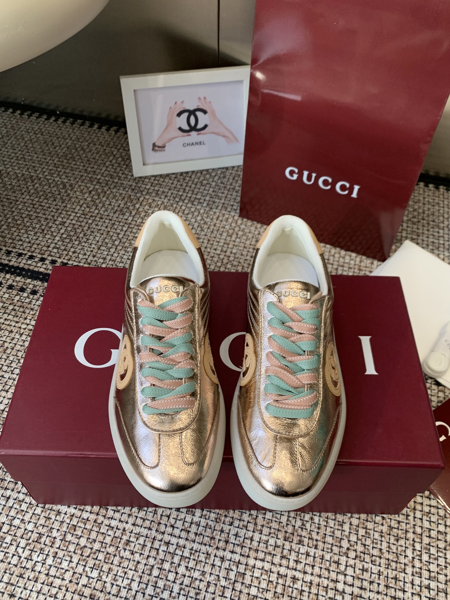 NO:707294,Gucci 2026ss new Galaxy series moral training shoes for couples New Galaxy series moral training casual shoes catwalk model Original development and purchase level version Metal double G crystal cylindrical logo Gucci original pattern ribbon Exclusive color-burning cowhide fabric original terry cloth is delicate, soft and more comfortable and breathable Private mold stamped two-color original TPU outsole Size 35-45 (customized at 34.45), casual shoes/sports shoes, gucci, sneakers, cowhide19860909Gucci 2026ss 新款银河系列德训鞋情侣款 新款银河系列德训休闲鞋走秀款 原版开发代购级别版本 金属双G水晶圆柱形标Gucci原版纹织带 专属擦色牛皮面料原版毛巾布里细腻柔软更舒适透气 私模钢印双色原版TPU大底 码数35—45（34.45订做）,休闲鞋/运动鞋,gucci,sneakers,cowhide,Women's Shoes