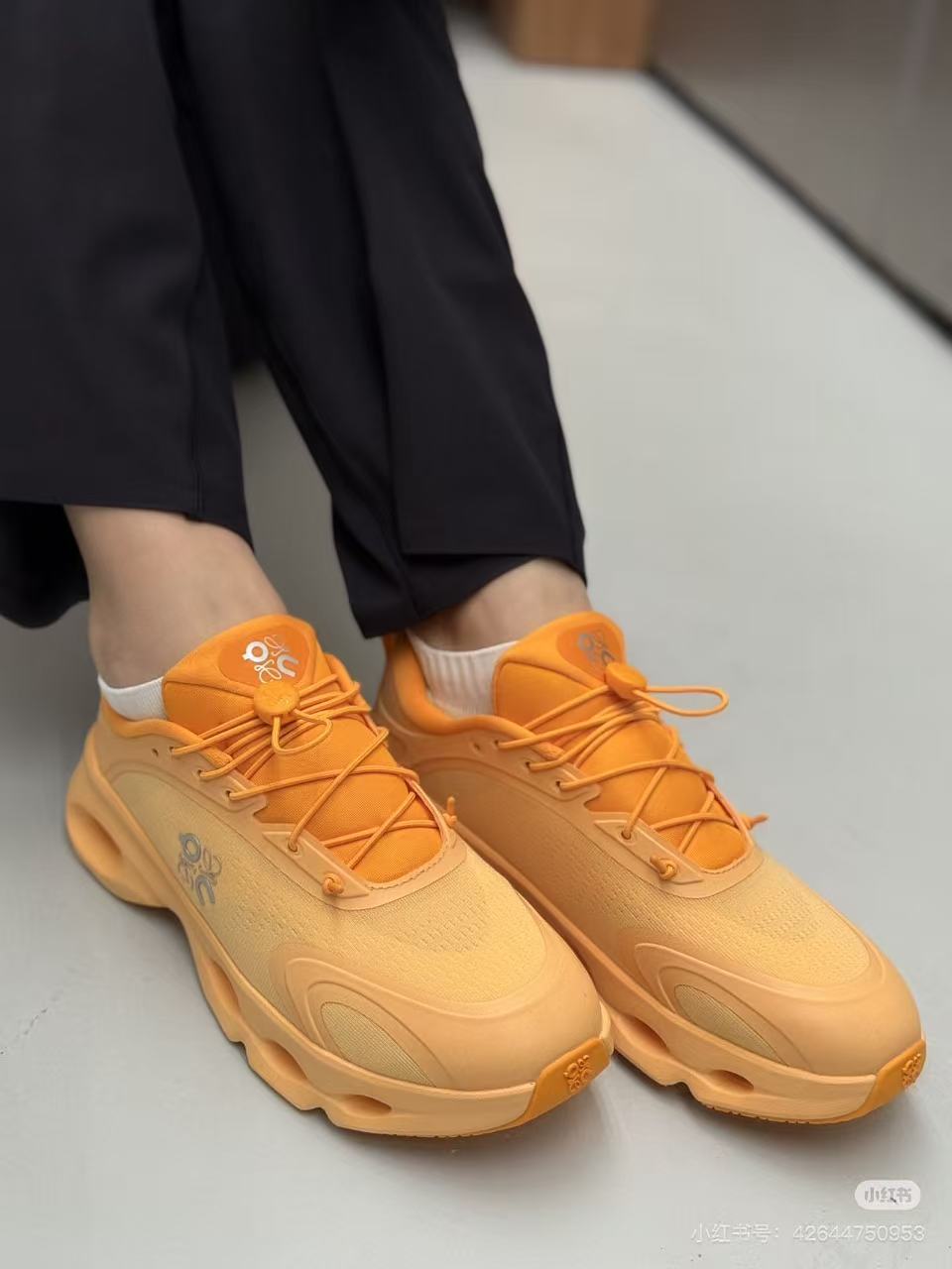 NO:723335,Model's feet, casual shoes/sneakers, sneakers19860909模特上脚图,休闲鞋/运动鞋,sneakers,Women's Shoes