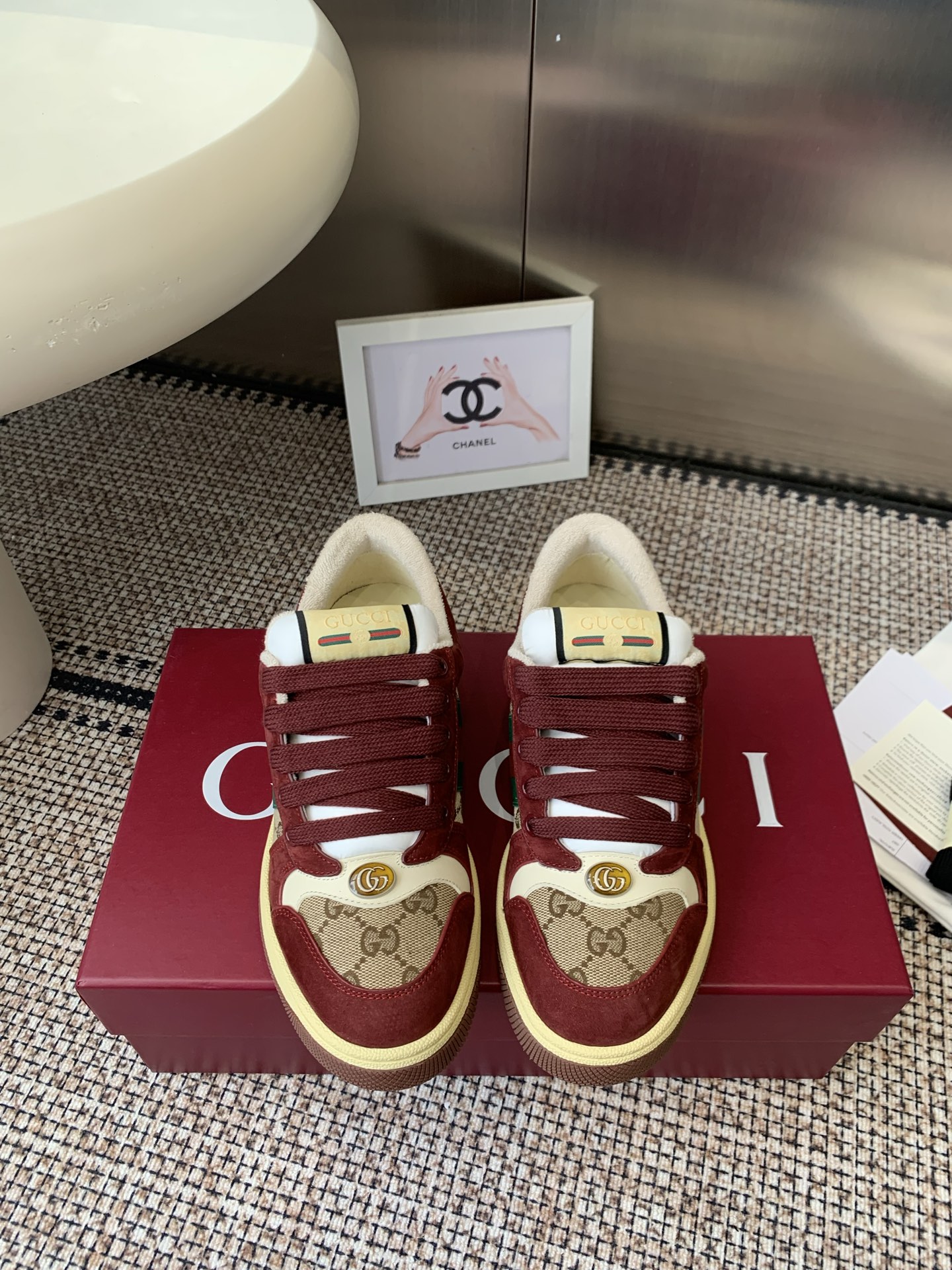 NO:723274,Men's 10 Dongguan Purchasing Level Gucci new color white shoes, incomparably good-looking and easy-to-wear biscuit shoes, very versatile and super light, full of retro feel with thick soles, everyone loves it~ Fabric: original custom imported cowhide, punching process. Lining: water-dyed sheepskin, exclusive molded TPU outsole, size 35-45 (45 custom-made), casual shoes/sports shoes, gucci, sneakers, cowhide, sheepskin19860909男10东莞代购级别 Gucci 新色小白鞋 无敌好看又好穿的饼干鞋 很百搭又超级轻 复古感十足搭配厚底 谁都爱~ 面料: 原版定制进口牛皮 冲孔工艺.内里: 水染羊皮里 独家开模的TPU大底 码数35-45（45定做）,休闲鞋/运动鞋,gucci,sneakers,cowhide,sheepskin,Women's Shoes