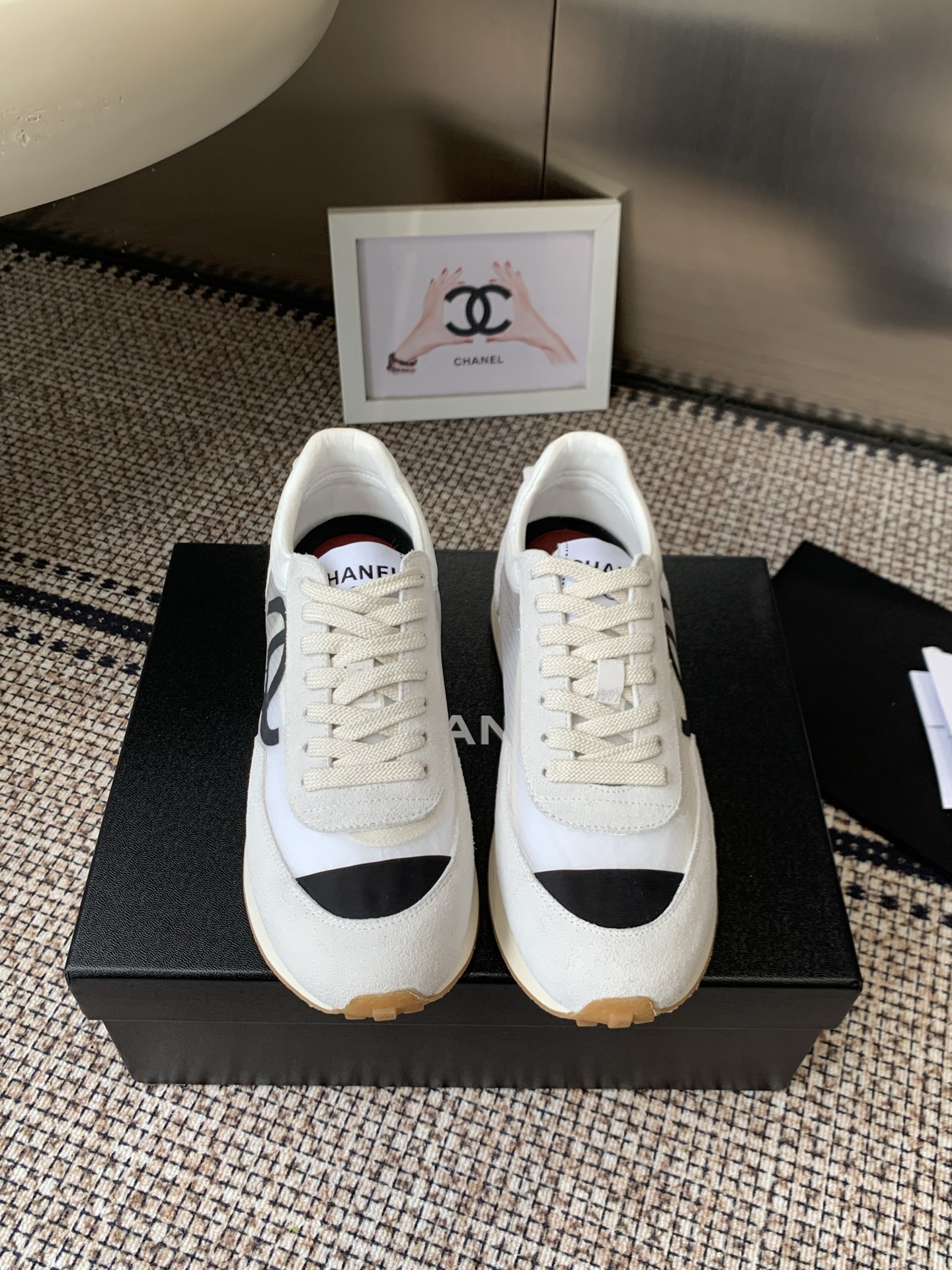 NO:724503,Chanel Chanel 2026 latest thick-soled panda shoes casual sports shoes This classic design has a variety of electric embroidery techniques on the upper, but the outsole is fashionable and sporty. It incorporates a variety of color matching elements, and the diversified mix and match is very good-looking and versatile. It can be used for leisure, fashion, sports, and outdoor. Upper: mercerized cow suede/original waterproof cloth/original first-layer cowhide, lining sheepskin, original wear-resistant velvet combination outsole  Size 35-40 (40 customized), casual shoes/sports shoes, chanel, chanel, sneakers, cowhide, sheepskin19860909Chanel 香奈儿 2026最新款 厚底熊猫鞋 休闲款运动鞋  这款经典设计 鞋面多种工艺电绣的风格 大底却时尚运动 不平凡的拥入了多种配色元素 、多元化混搭非常好看百搭 休闲 时尚 运动 户外都能兼顾 鞋面 丝光牛反绒/原版防水布/原版头层牛皮 内里羊皮里 原版耐磨绒组合大底 码数35-40（40定做）,休闲鞋/运动鞋,chanel,chanel,sneakers,cowhide,sheepskin,Women's Shoes