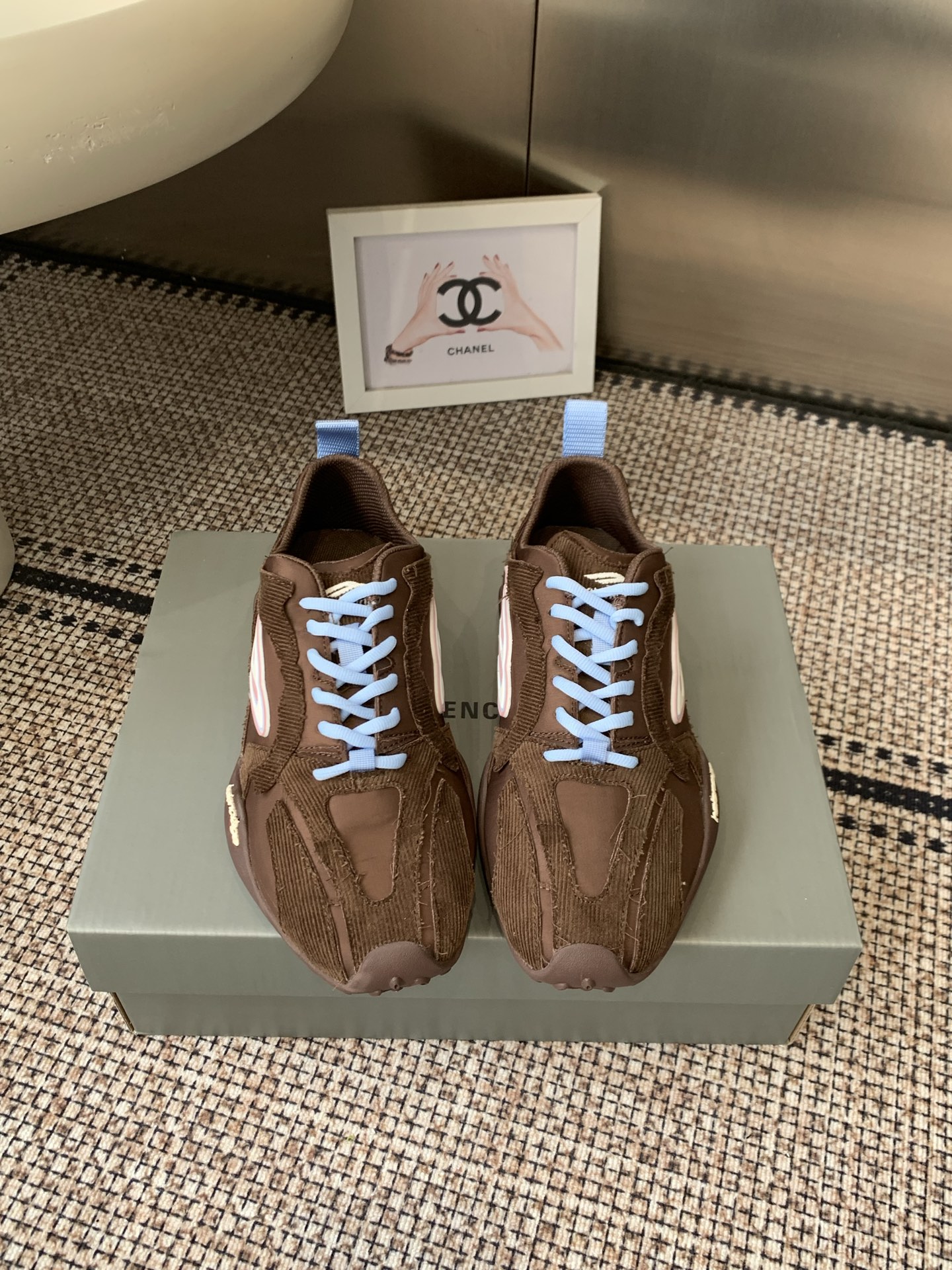 NO:747023,BALENCIAGA Balenciaga's latest Monday Ultra round-toe lace-up low-cut casual shoes. The body of the shoe is made of polyester fiber, nylon and polyurethane. It is a step up in terms of appearance and comfort and lightness. The heel is decorated with a webbing crotch. The outsole and rear are decorated with Balenciaga logo. The upper is decorated with unity sports icon artwork. The tongue is decorated with 3B sports icon artwork. Fabric lining feet.  Size 35-39 (40 customized), casual shoes/sports shoes, balenciaga, balenciaga, sneakers19860909BALENCIAGA 巴黎世家 最新款 Monday Ultra 圆头系带 低帮 休闲鞋 鞋身由聚酯纤维 尼龙和聚氨酯制成 不管是从外观还是舒适轻盈度都更上一个台阶 后跟饰有织带拉裆 外底和后部饰以 Balenciaga 标识 鞋面饰以 unity sports icon 艺术作品 鞋舌饰以3B sports icon 艺术作品 织物内里垫脚. 码数35-39（40定做）,休闲鞋/运动鞋,balenciaga,balenciaga,sneakers,Women's Shoes