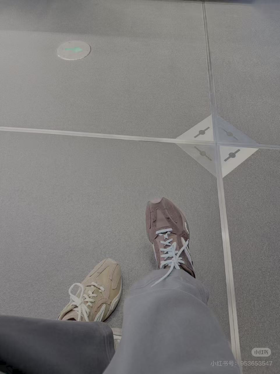 NO:747025,Model's feet, casual shoes/sneakers, sneakers19860909模特上脚图,休闲鞋/运动鞋,sneakers,Women's Shoes