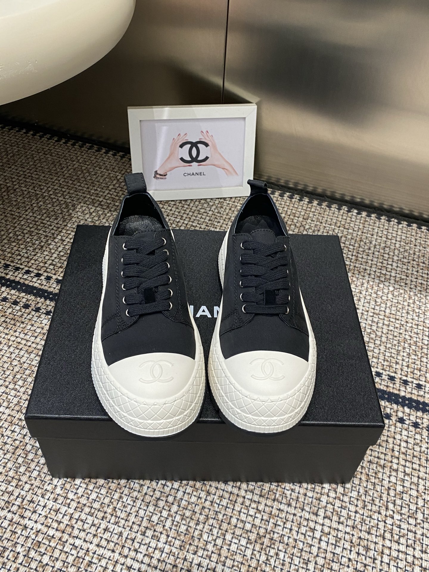 NO:788608,Chanel Chanel 2026 Biscuit Shoes Casual Sneakers This classic design; the upper has a variety of craftsmanship styles; the outsole is fashionable and sporty; extraordinary inclusion of a variety of colors... Multi-mix and match, very good-looking and versatile, casual, fashionable, sports, and outdoor can be taken into account... Size 35-39 (customized in 40), casual shoes/sneakers, chanel, chanel, sneakers19860909Chanel香奈儿2026饼干鞋休闲款运动鞋  这款经典设计；鞋面多种工艺的风格；大底却时尚运动；不平凡的拥入了多种配色…… 多混搭非常好看百搭,休闲,时尚,运动,户外都能兼顾…… 码数35-39（40定做）,休闲鞋/运动鞋,chanel,chanel,sneakers,Women's Shoes