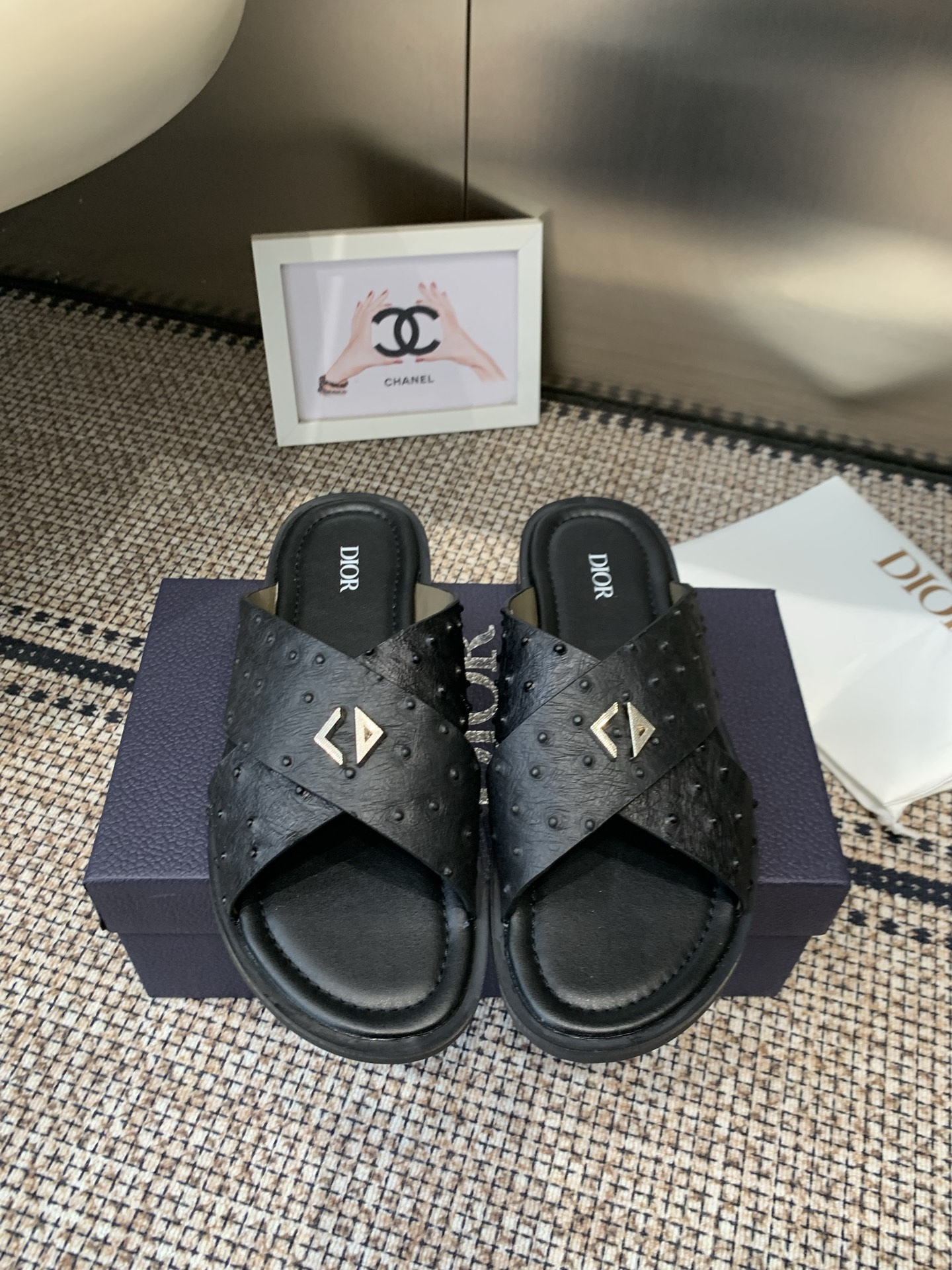 NO:783413,Purchasing agent level 26ss Dior spring and summer new style cross design DIOR ALIAS slippers, original version of beach sandals developed one to one, truly consistent with the original version, code number 39-45 (45 customized, non-refundable), slippers, dior, sandals, slippers19860909代购级别 26ss Dior 春夏季新款 交叉设计 DIOR ALIAS拖鞋 沙滩凉鞋原版一比一开发 真正做到跟原版一致 码数39-45（45定制不退换),拖鞋,dior,sandals,slippers,Women's Shoes