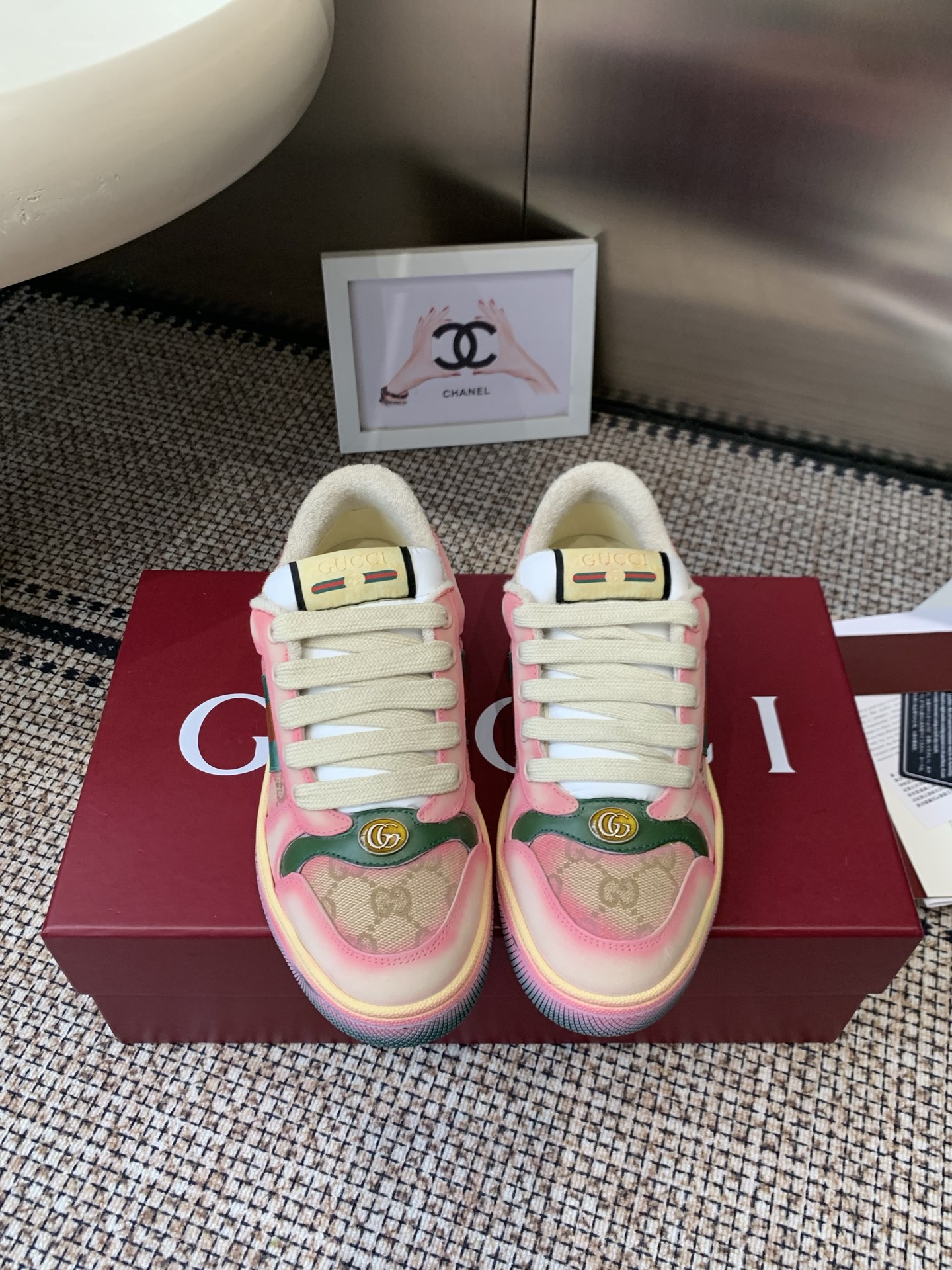 NO:783421,Women's Gucci 2026s new distressed and polished couple's small dirty shoes. Classic design, ZP development purchasing agent version - original molded cherry crystal pendant; metal double G crystal cylindrical mark; Gucci original pattern webbing; upper polished cowhide stitched with classic double G cloth fabric, leather incision full oil edge sealing process original custom cowhide color of the upper original towel lining original outsole  Sizes for women: 35-39 (order 40), casual shoes/sports shoes, gucci, gucci, sneakers, cowhide19860909女款Gucci古驰2026s新款做旧擦色情侣款小脏鞋 经典的设计,ZP开发代购级版本—原版开模樱桃水晶挂饰；金属双G水晶圆柱形标；Gucci原版纹织带； 鞋面擦色牛皮拼接经典双G布面料,皮面切口全油边封口工艺 鞋面原版定制牛皮面色 原版毛巾里 原版大底 尺码女款35-39（40订）,休闲鞋/运动鞋,gucci,gucci,sneakers,cowhide,Women's Shoes