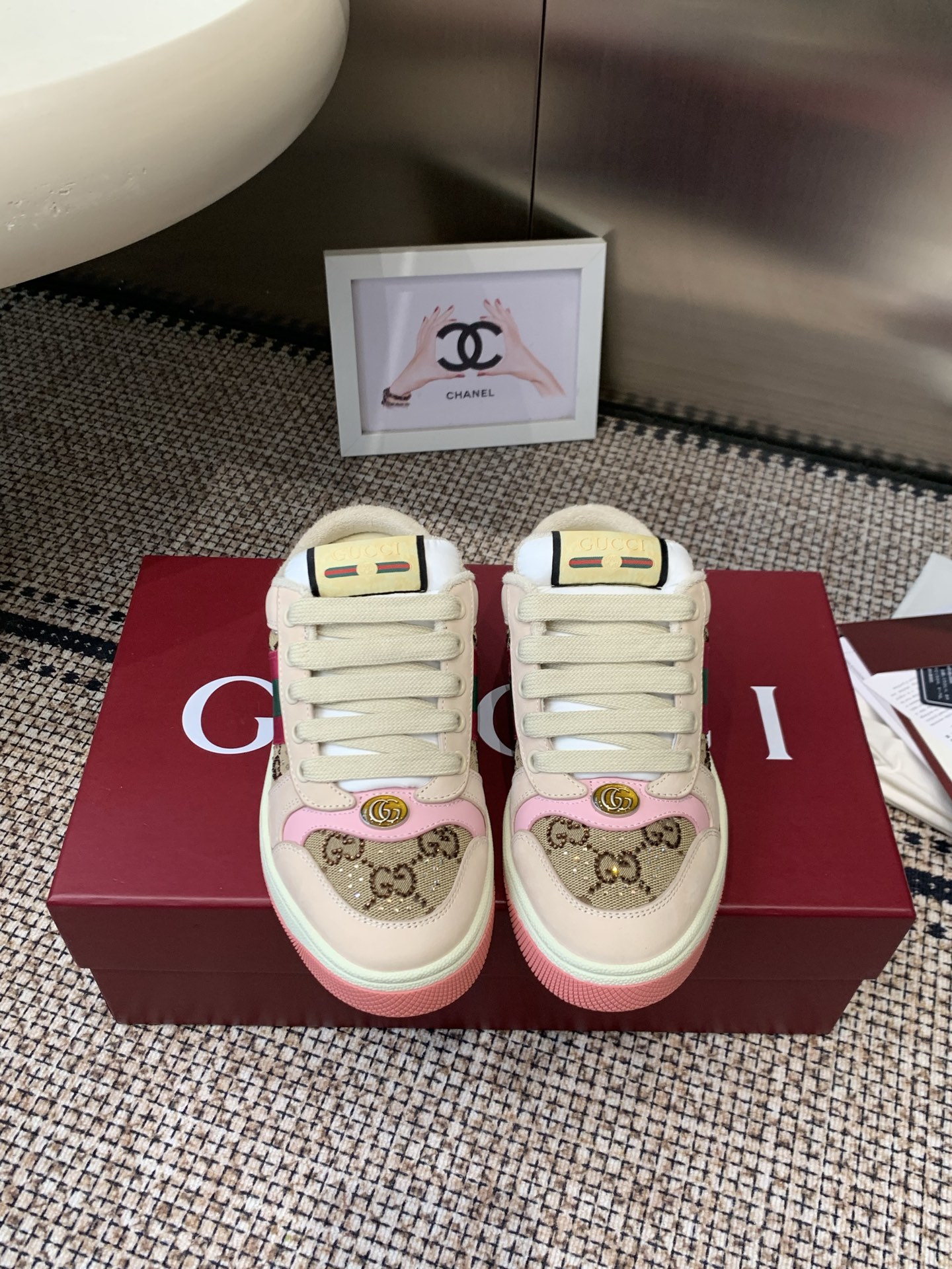 NO:783442,Women's Gucci 2026s new semi-dirty shoes, classic design, ZP development purchasing version - original molded cherry crystal pendant; metal double G crystal cylindrical logo; Gucci original pattern webbing; upper color rubbed cowhide spliced with classic double G cloth fabric, leather incision full oil edge sealing technology, original custom cowhide color of the upper, original towel lining, original outsole  Size 35-40 (40 customized), casual shoes/sports shoes, gucci, gucci, sneakers, cowhide19860909女款 Gucci古驰2026s新款半拖小脏鞋 经典的设计,ZP开发代购级版本—原版开模樱桃水晶挂饰；金属双G水晶圆柱形标；Gucci原版纹织带； 鞋面擦色牛皮拼接经典双G布面料,皮面切口全油边封口工艺 鞋面原版定制牛皮面色 原版毛巾里 原版大底 尺码35-40（40订做）,休闲鞋/运动鞋,gucci,gucci,sneakers,cowhide,Women's Shoes