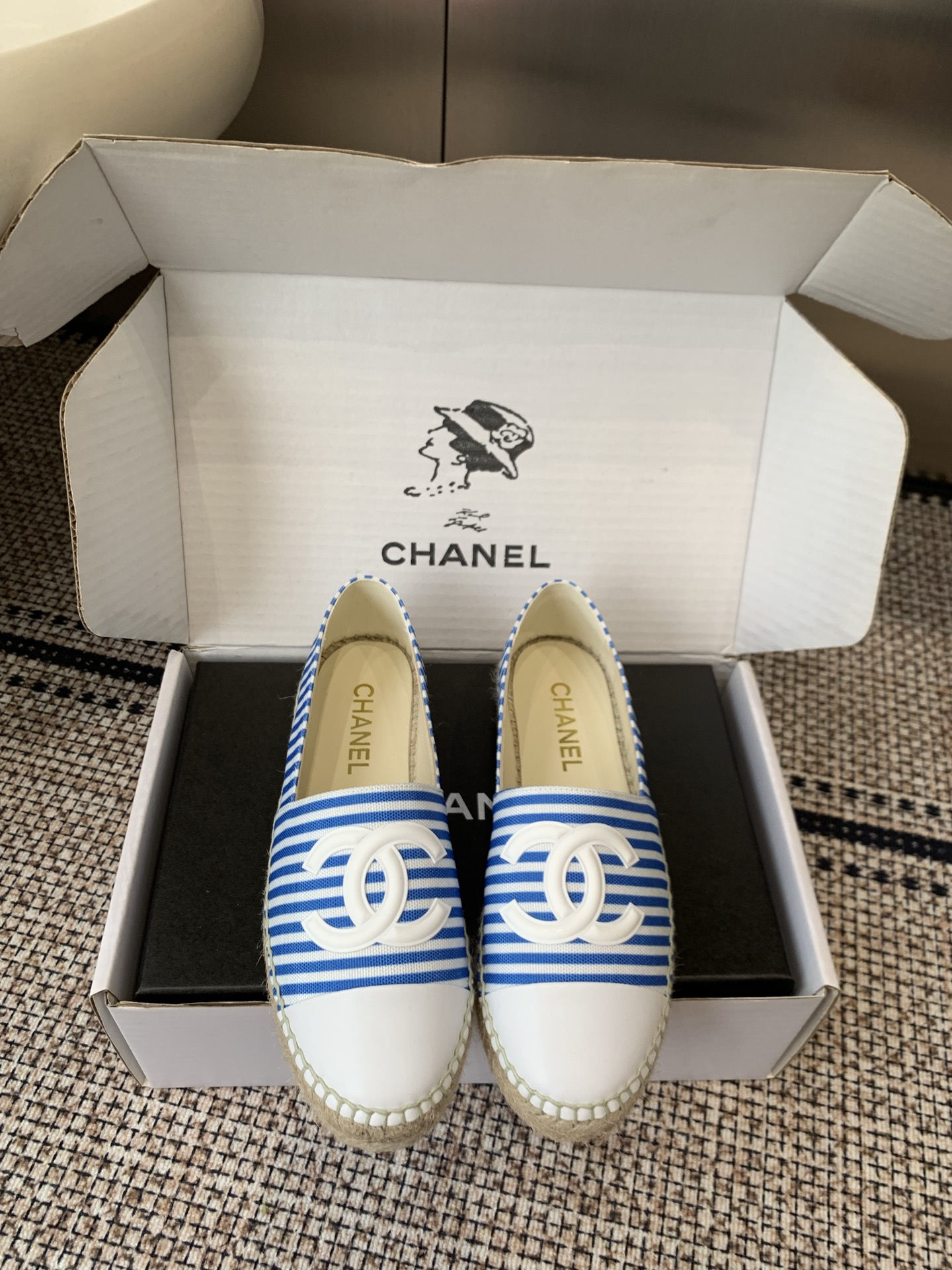 NO:783337,Look out for my purchasing agent. The outer packaging has the most complete colors and the highest version on the entire network. The latest packaging outer box code of Chanel fisherman shoes counter is 35-40. (customized at 41.42), fisherman shoes, chanel, espadrilles19860909认准我家代购外包装全网颜色最齐 版本最高 香奈儿渔夫鞋专柜最新包装外盒码35-40.（41.42订做）,渔夫鞋,chanel,espadrilles,Women's Shoes