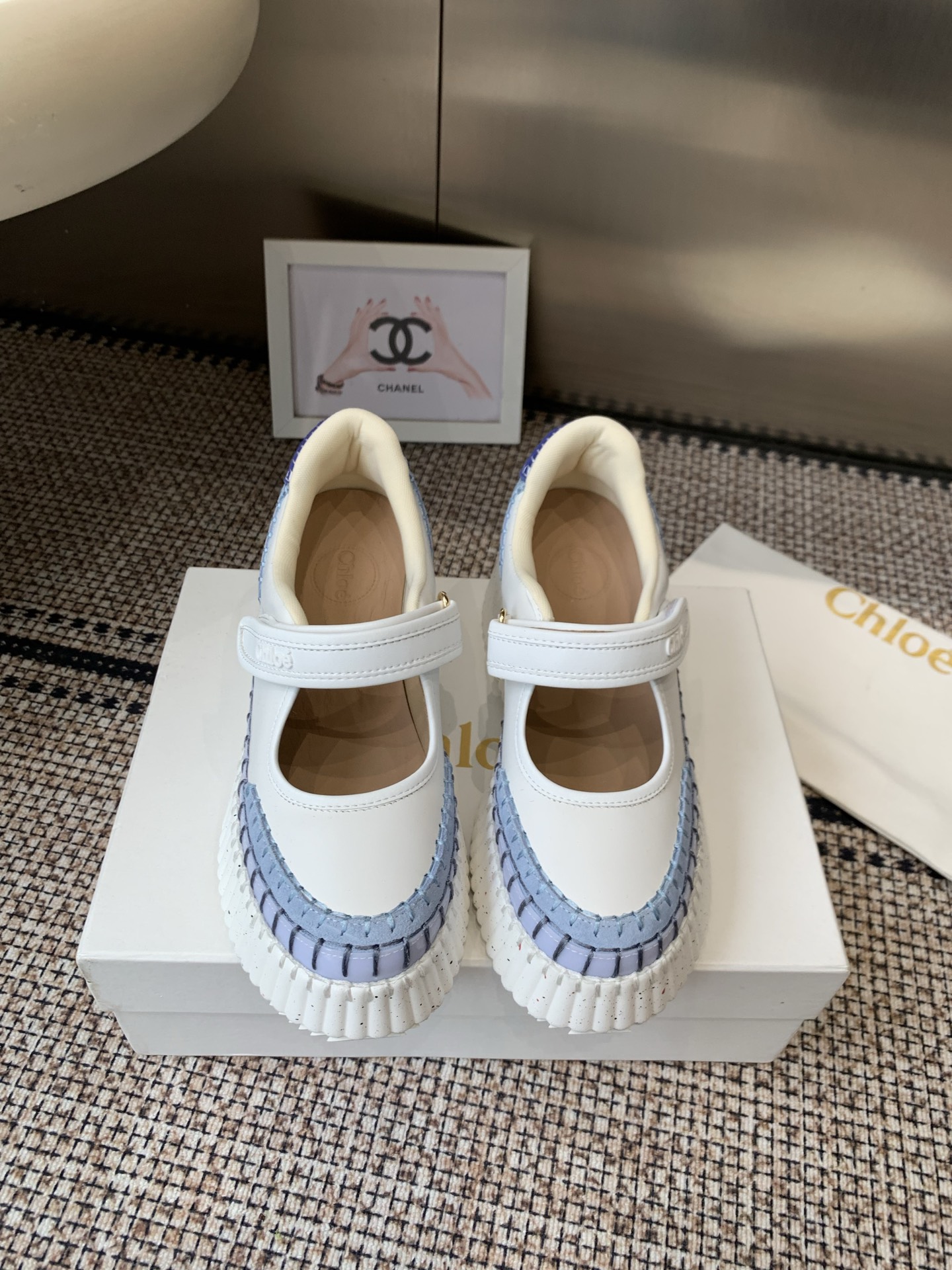 NO:784076,2056ss new model. Chloé counters are launching new models at the same time. The spring and summer models are widely popular. They have been popular in the entire fashion circle. They are available in many colors and styles. This fabric uses imported cowhide. The texture is refreshing and breathable and does not irritate your feet. It is fashionable and simple. Goddess love it. It is so beautiful.  , 8.CM ultra-light rubber foam vacuum outsole, extremely comfortable, size 35-42 (customized at 41.42), Mary Jane, chloe, loewe, mary jane, cowhide198609092056ss新款 蔻依Chloe专柜同步上市新款,春夏款广升 风靡整个时尚圈以来,多色多款,这款面料使用进口牛皮,,质地清爽透气不焖脚 时尚简约范儿 女神都爱 美翻啦 ,8.CM超轻橡胶发泡抽真空大底,舒适得不要不要的,35-42码（41.42定做）,玛丽珍,chloe,loewe,mary jane,cowhide,Women's Shoes