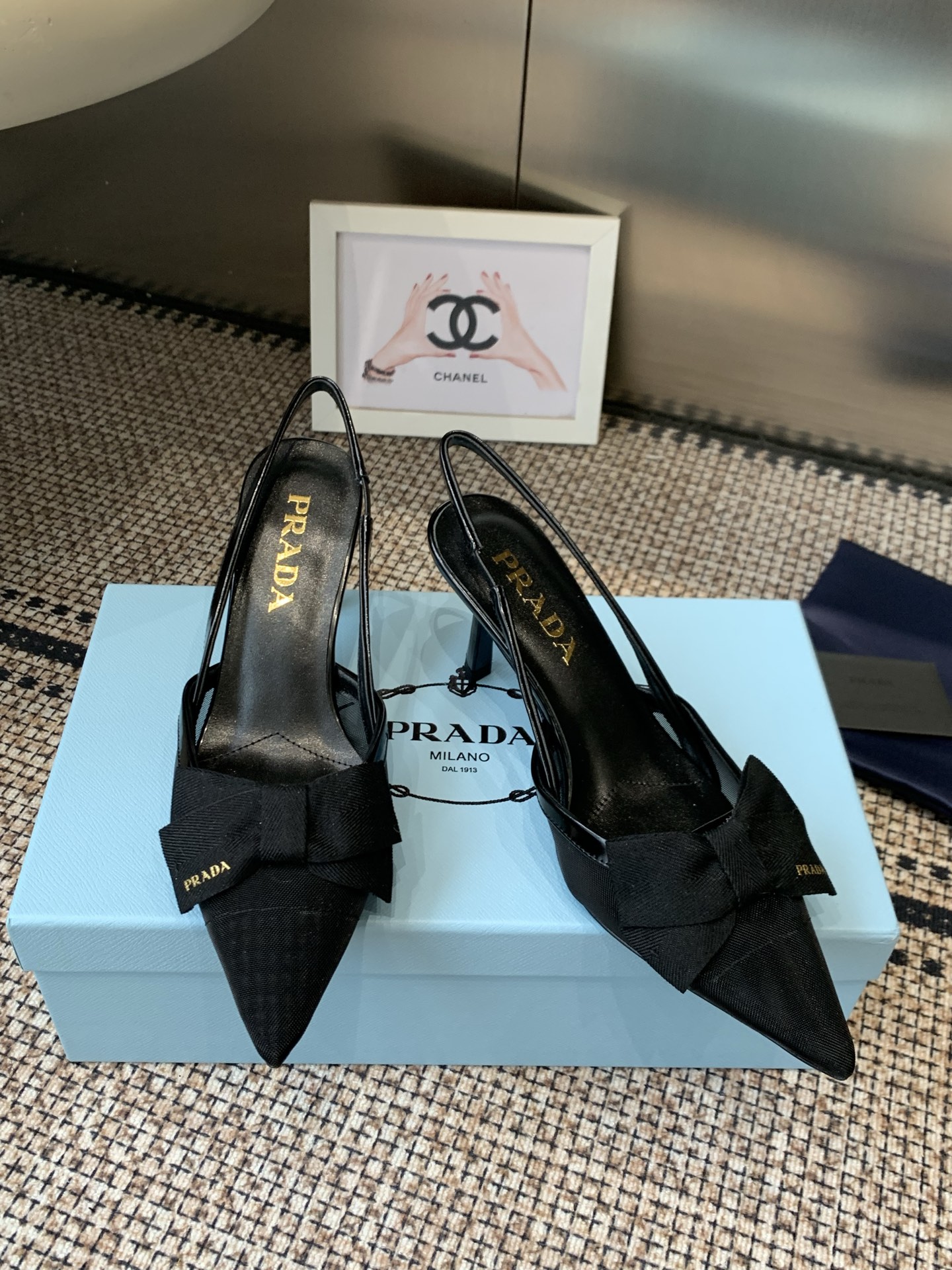Prada Style Black Leather Women's Shoes style reference detail image 7 from source 784746