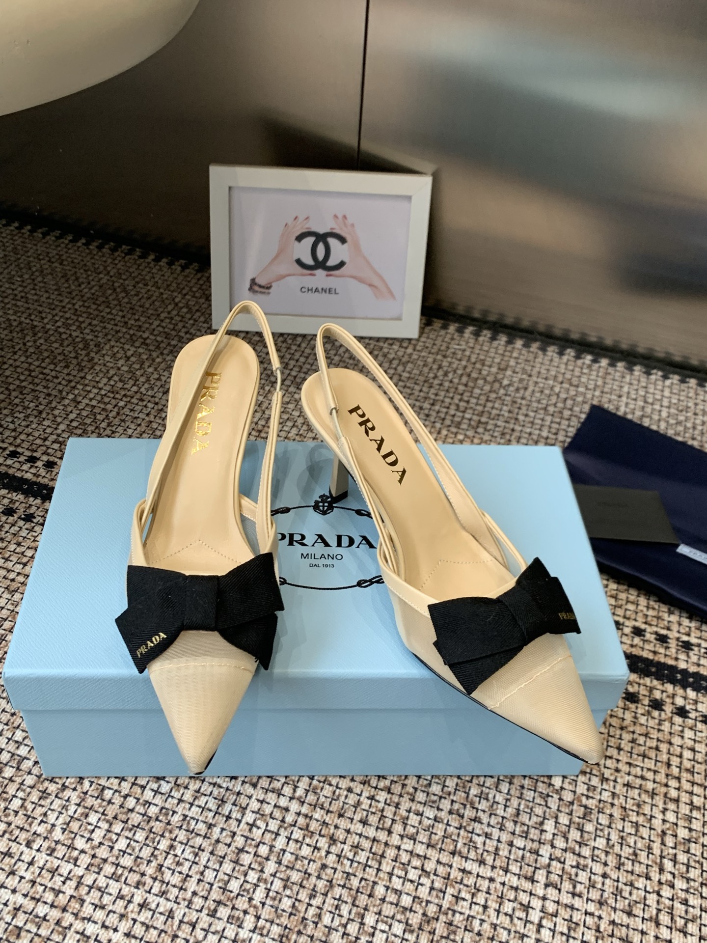 Prada Style Black Leather Women's Shoes style reference detail image 7 from source 784747