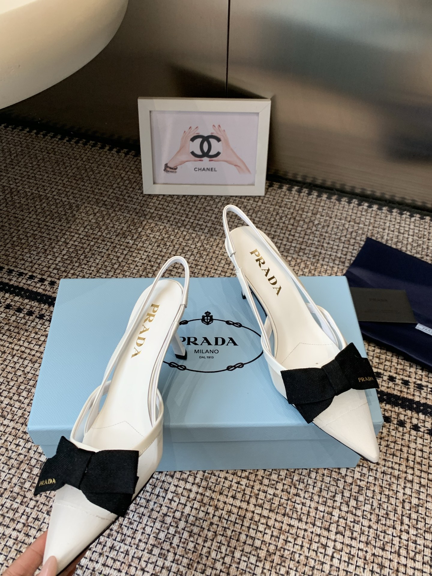 Prada Style Black Leather Women's Shoes style reference detail image 3 from source 784748