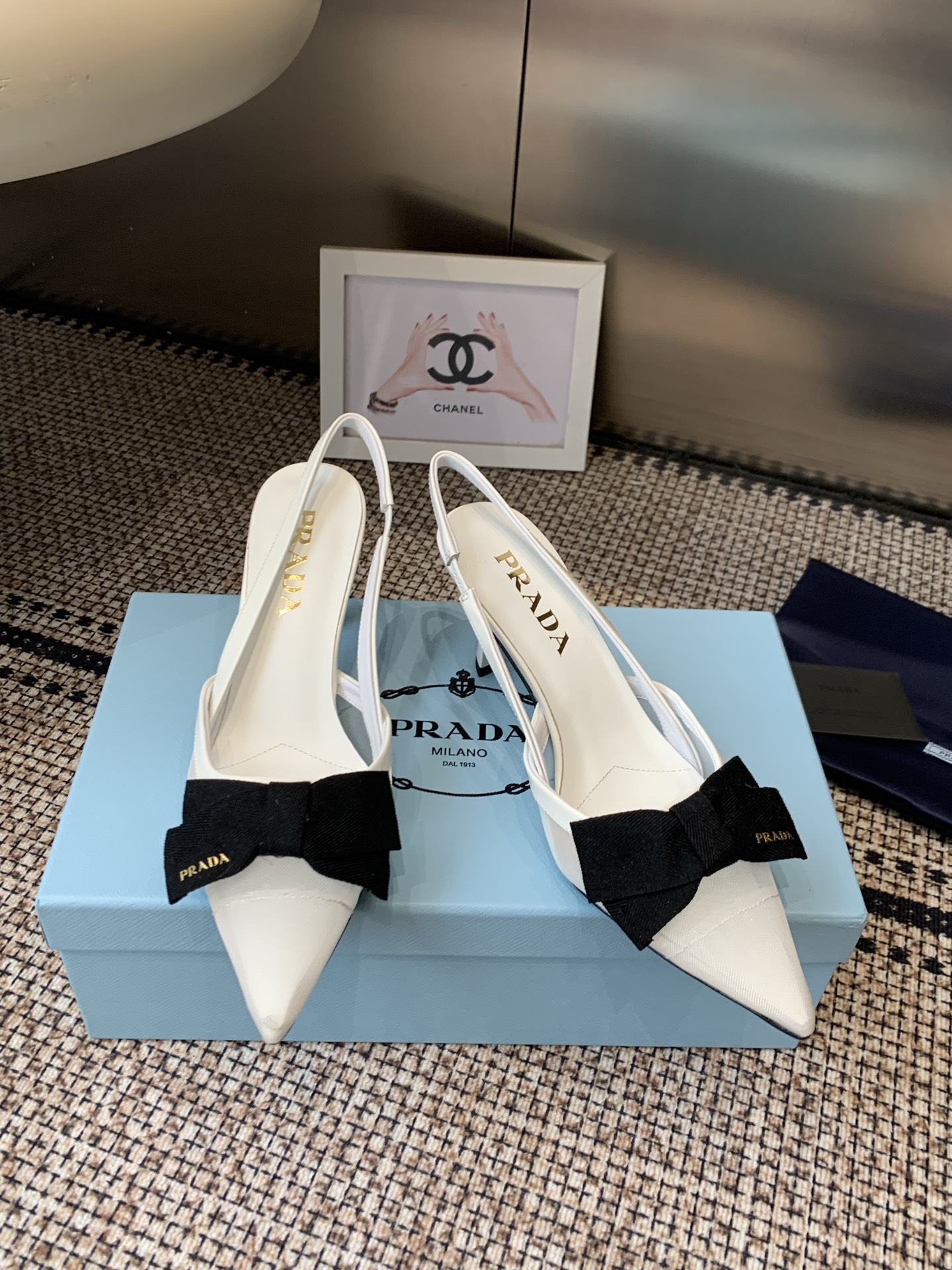 Prada Style Black Leather Women's Shoes style reference detail image 7 from source 784748