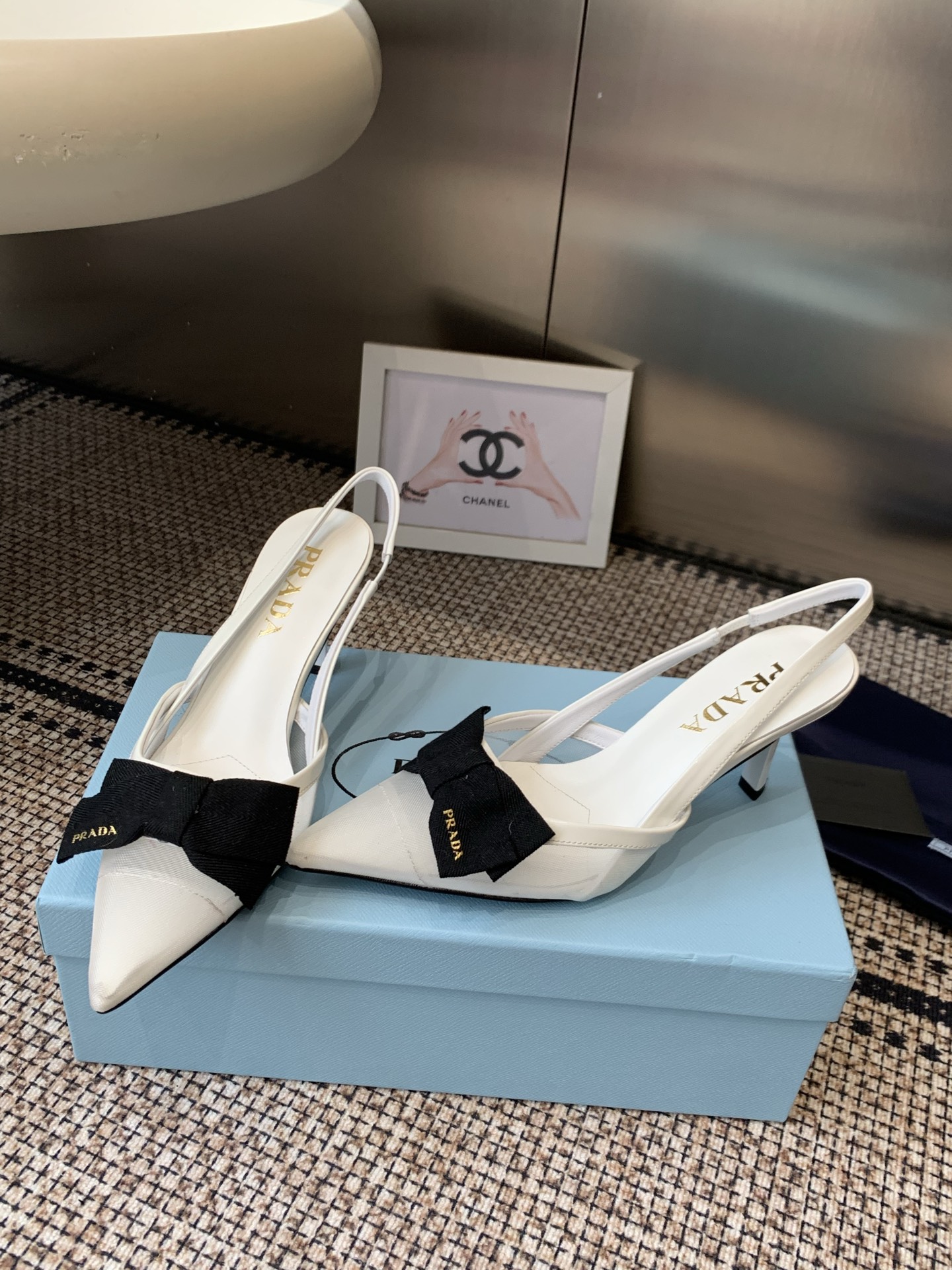 Prada Style Black Leather Women's Shoes style reference detail image 8 from source 784748