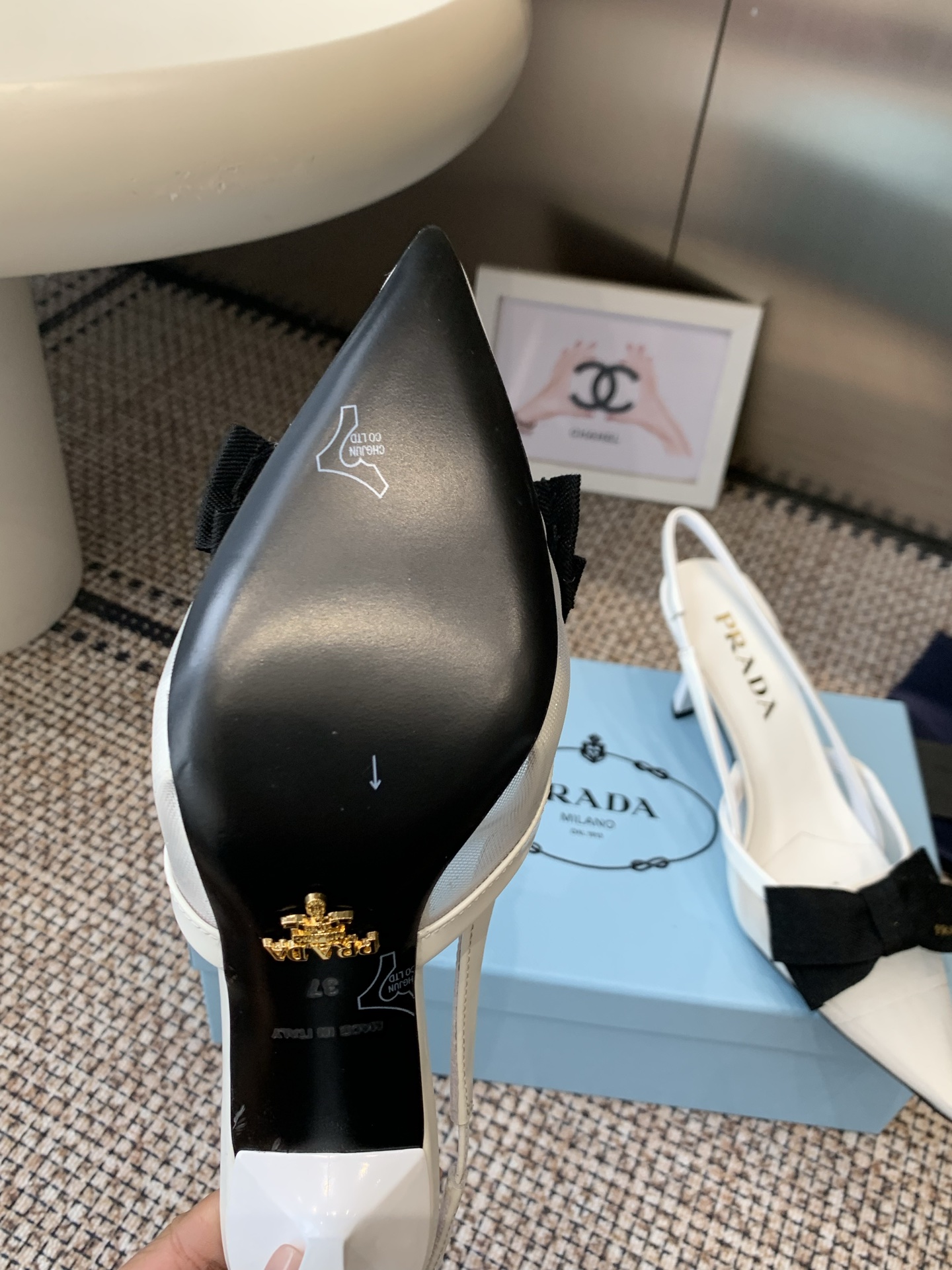 Prada Style Black Leather Women's Shoes style reference detail image 5 from source 784748