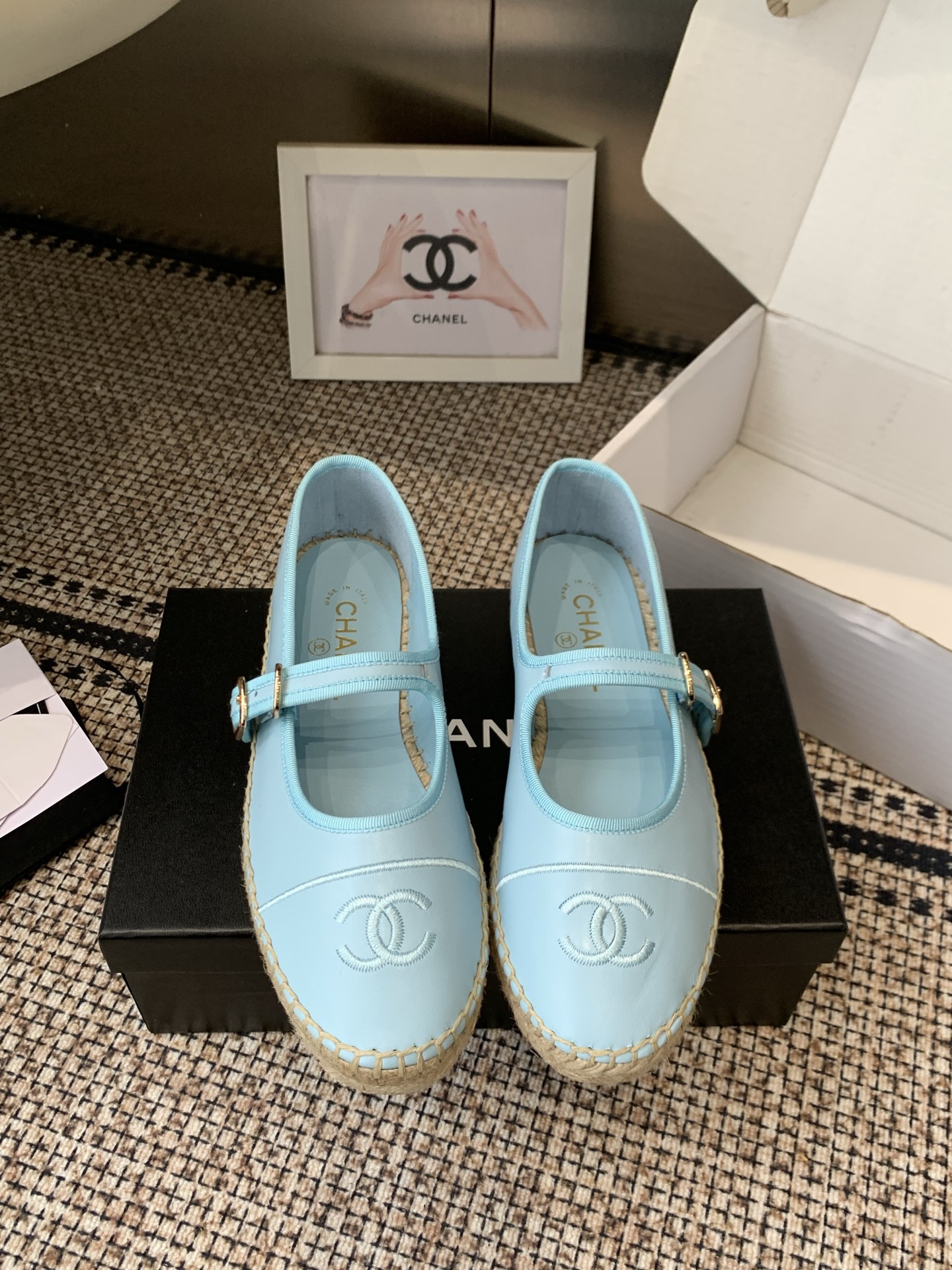 NO:815964,Look out for my purchasing agent. The outer packaging has the most complete colors and the highest version on the entire network. The latest packaging outer box code of Chanel fisherman shoes counter is 35-40. (customized at 41.42), fisherman shoes, chanel, espadrilles19860909认准我家代购外包装全网颜色最齐 版本最高 香奈儿渔夫鞋专柜最新包装外盒码35-40.（41.42订做）,渔夫鞋,chanel,espadrilles,Women's Shoes