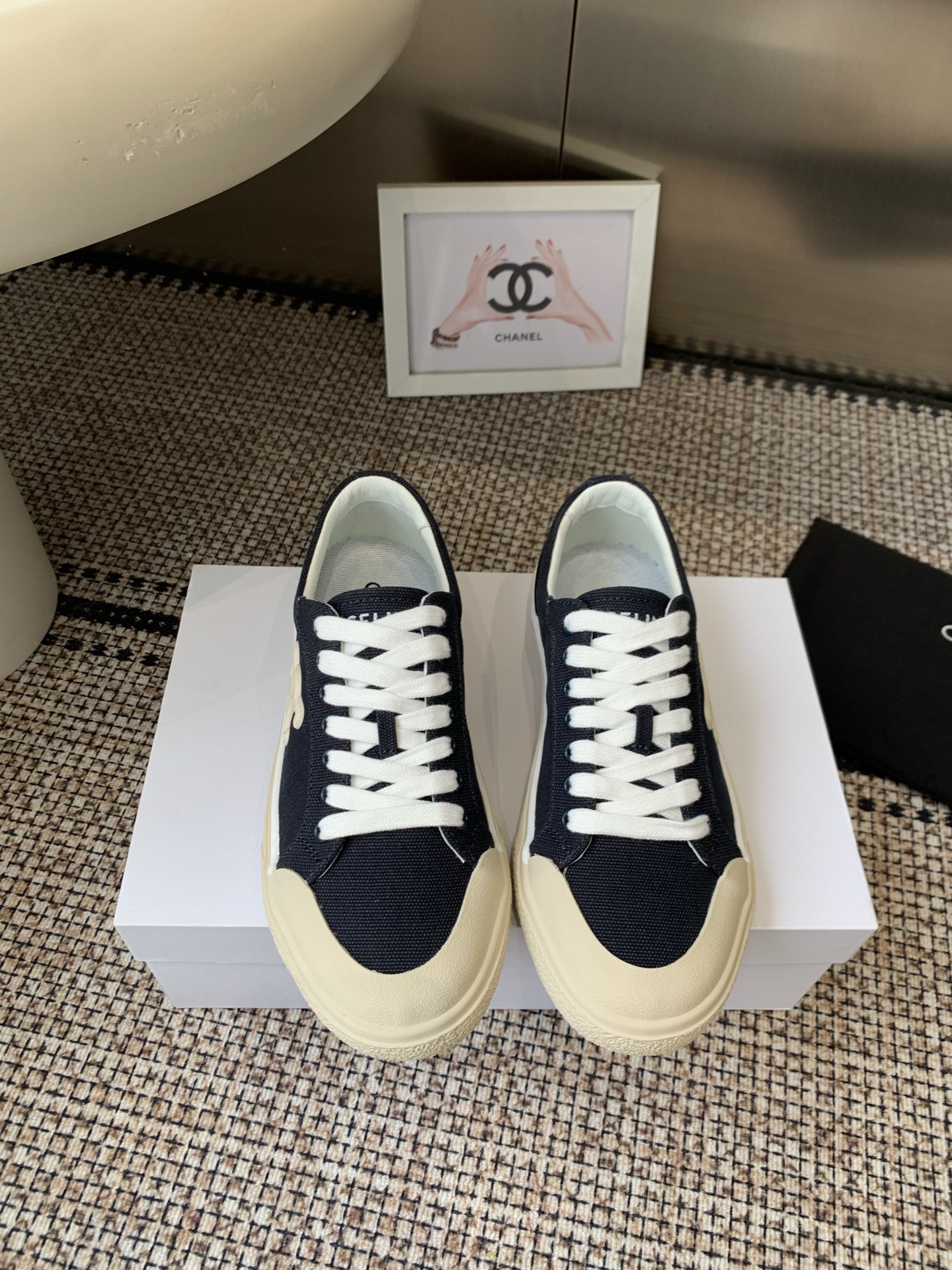 NO:815976,Purchasing agent CELINE 2026 logo lace-up casual shoes, simple and comfortable, clean and neat, taller and slimmer, new canvas shoes!  Whether worn alone or paired with wide-leg pants, high street and retro together to make CELINE girls Size#35-41 (40 41 customized), slippers, celine, celine, slippers19860909代购级 CELINE思琳赛琳2026徽标系带休闲鞋 简单舒服,干净利落,增高显腿细,新款帆布鞋！ 无论是单穿还是搭配阔腿裤,高街又复古一起来做CELINE女孩 Size#35-41（40 41定制）,拖鞋,celine,celine,slippers,Women's Shoes