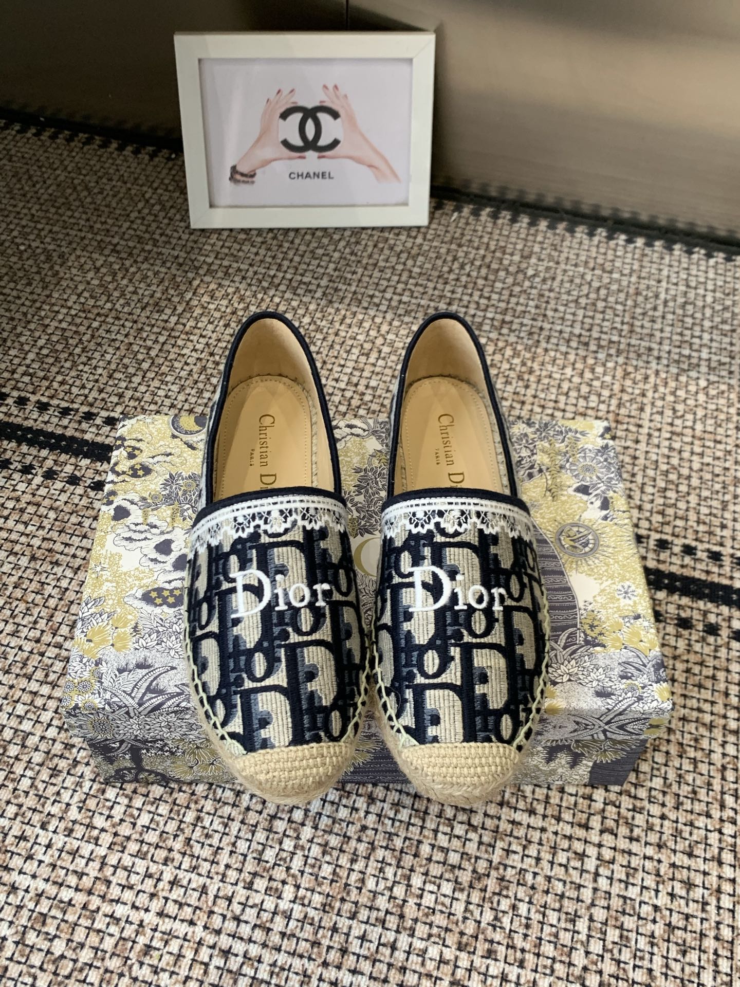 NO:868473,Purchasing agent level 26ss early spring new Dior fisherman shoes. The classic l design can be said to be the main series in the past two years. Both bags, shoes and clothes are very popular. Counters are synchronized. Delivery packaging. Original customization. All details are extremely perfect and strive for zero error. Size34-42 (34.41.42 custom-made, non-refundable and non-exchangeable), fisherman's shoes, dior, dior, espadrilles19860909代购级 26ss早春新款 Dior 迪奥 渔夫鞋 经典l设计可谓是这两年主打系列 无论包包鞋子还是是衣服都非常的热门 专柜同步 发货包装 原版定制 各方面细节非常极致到位力求零误差 Size34-42（34.41.42订做不退不换）,渔夫鞋,dior,dior,espadrilles,Women's Shoes