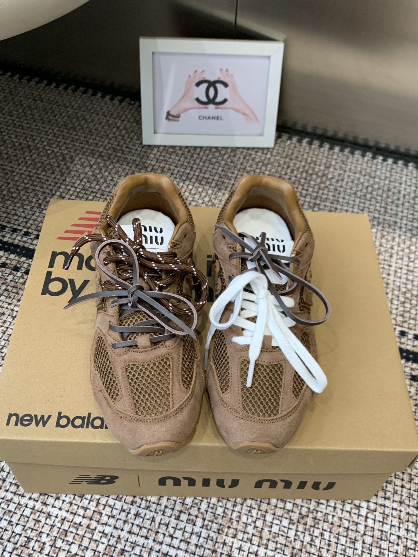 NO:874169,Miu Miu New Balance 530 joint model, the latest sports shoes for spring and summer, super popular no matter how you wear them, please don’t let go of this pair of 530 series sports shoes. Very easy to match, extremely fashionable, a must-have fashionable item. More than 30 parts are reproduced from the original one to one. It is produced and assembled using computer scanning, from needlework to the texture of cow suede suede, which perfectly reproduces the internal and external structure. The superimposed and layered wiring method is extremely complex. Fabric Imported cow suede  Sheepskin and mesh lining, original exclusive one-to-one color TPU non-slip outsole, specific two-color shoelaces and genuine leather strips, code number 35-40 (customized for 40, non-returnable), casual shoes/sports shoes, miumiu, sneakers, sheepskin19860909Miu Miu New Balance 530联名款 春夏最新款运动鞋 超级大热门 无论你如何穿搭请都不要放过这一双530系列的运动鞋 非常好搭配 洋气到不行 时髦精必备单品 原版一比一复刻还原30多片零部件 采用电脑扫描制作扫描组装,从针线到牛反绒反毛皮粗绒质地,完美复刻内外结构 叠加分层走线做法 极其复杂 面料 进口牛反毛 内里羊皮加网布 原版独家一比一对色TPU防滑大底 鞋带特定双色鞋带加真皮裁条 码数35-40（40定做不退换）,休闲鞋/运动鞋,miumiu,sneakers,sheepskin,Women's Shoes