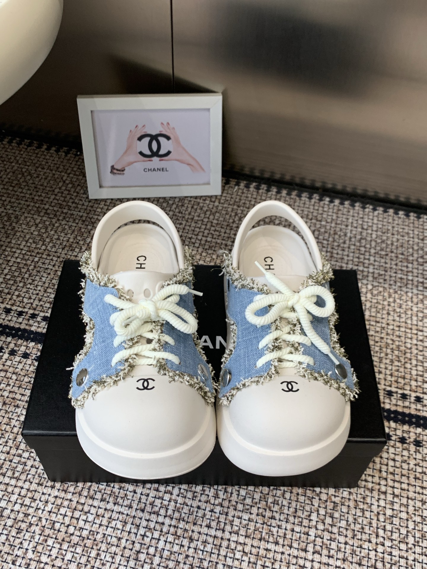 NO:874117,Chanel Xiaoxiang 26ss popular design thick-soled sandals are really very attractive. The more I look at them, the more I like them!  The good news for short babies can directly lengthen their body proportions!  !  The shoe body is soft and comfortable, and the sole is wear-resistant and non-slip - and each color is very versatile. It is really suitable for this spring and summer. The original EVA upper is one-piece, and the original rubber outsole. Size 35-40 (40 customized), sandals, chanel, sandals19860909Chanel 小香 26ss 爆款设计厚底凉鞋 爆真的是很耐看越看越喜欢！矮个子宝宝的福音直接拉长身材比例！！ 鞋身柔软舒适,鞋底耐磨防滑-而且每个颜色都非常百搭.真的太适合这个春夏  鞋面原版EVA一体成型 原版橡胶大底 码数35-40（40定做）,凉鞋,chanel,sandals,Women's Shoes