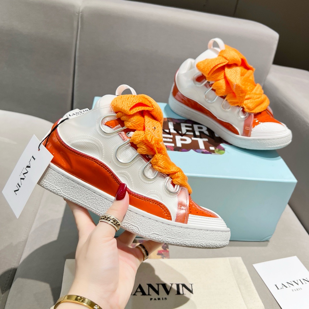 NO:235383,Lanvin × Gallery Department Co-branded limited series; calm, firm, lively, classic and trendy, maturity and youth; interprets the combination of multi-faceted charm to form a colorful artwork Langfan couple's ink-splashing bread shoes, sports shoes, Desert shoes, high-top shoes official website is very popular and the world's experts check in. Many celebrities have planted straw uppers with cowhide, cow back velvet, fabric, contrasting color splicing... Cowhide injection molded latex footbed... Ink splashing and hand-painted combination is irregularly tracing original co-branded packaging gift box Women's 35-40 Men's 39-46, casual shoes/sports shoes, sneakers, cowhide19860909Lanvin × Gallery Department 联名款限定系列；沉稳、笃定、活泼、经典与潮流、成熟与青春；诠释多面魅力组合构成一个五彩斑斓的艺术品浪凡情侣款泼墨面包鞋,运动鞋,德训鞋,高帮鞋官网热度火爆全球达人打卡,众多红人都纷纷种草鞋面采用牛皮,牛反绒,织物,撞色拼接……牛皮注塑乳胶垫脚……泼墨与手绘组合不规范描图款 原版联名包装礼盒 女款35—40 男款39—46,休闲鞋/运动鞋,sneakers,cowhide,Women's Shoes