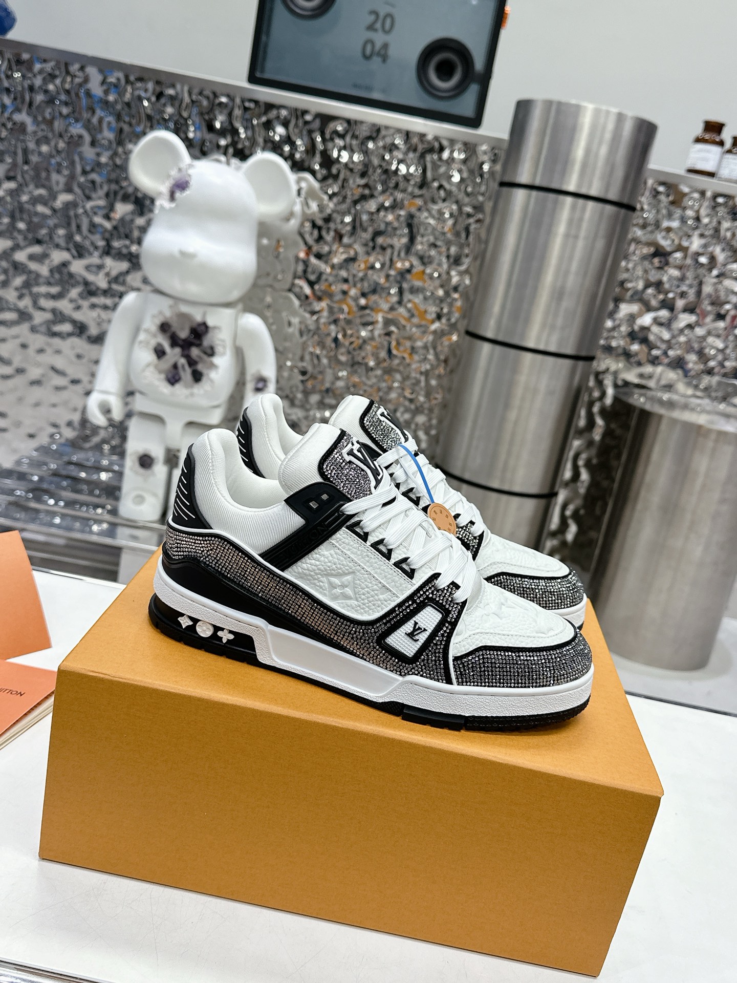 NO:235367,[Diamond] Couple model Louis*Vuitto* LV Traine catwalk model 