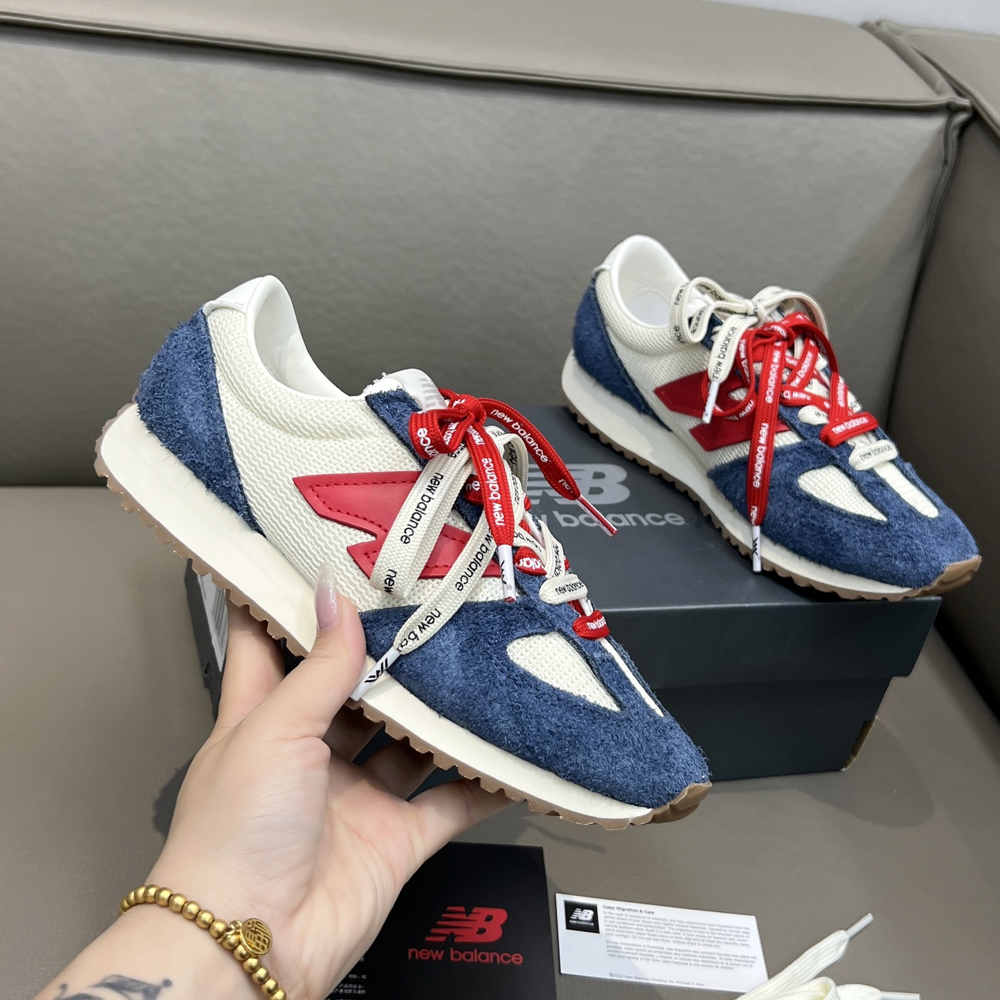 NO:240033,NB 471 retro jogging shoes are the same as Zhang Yuanying. Retro pioneer casual sports jogging shoes, Italian street style from the 1970s!  nb New Balance 471 series, a new look created with a purer retro style design. The side is also deconstructed, and the n-character logo is presented in an old embossed style. Multi-lace matching and outfit, girlish and fashionable. Original open mold combination sole, full set of packaging, Size women's 35-40, men's 39-45, casual shoes/sports shoes, new balance, sneakers, original model opening combination, full set of packaging, Size women's 35-40, men's 39-45, casual shoes/sports shoes, new balance, sneakers19860909NB 471复古慢跑鞋张元英同款 复古先锋休闲运动慢跑鞋,上世纪70年代的意大利街头风格！nb新百伦 全新 newbalance 471 系列,以更纯粹的复古风格设计打造的全新造型.侧身还以解构设计,将n字标志以做旧压花样式呈现 多鞋带搭配穿搭 少女感 时尚感十足 原版开模组合大底 全套包装 Size女款35-40 男款39-45,休闲鞋/运动鞋,new balance,sneakers,Women's Shoes